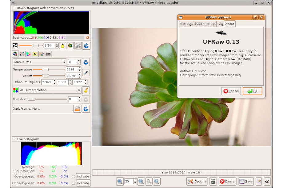 Raakatiedostoja voi muuntaa UFRaw'lla GiMPissä tai sitä voi käyttää itsenäisenä muunto-ohjelmana.