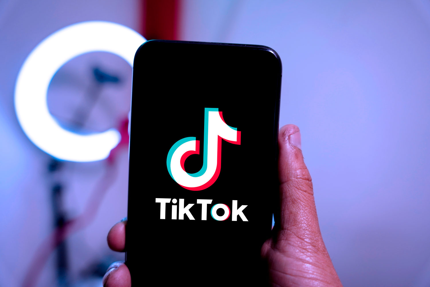 Brukerne av det sosiale mediet TikTok kan bruke Bold Glamour-filteret.