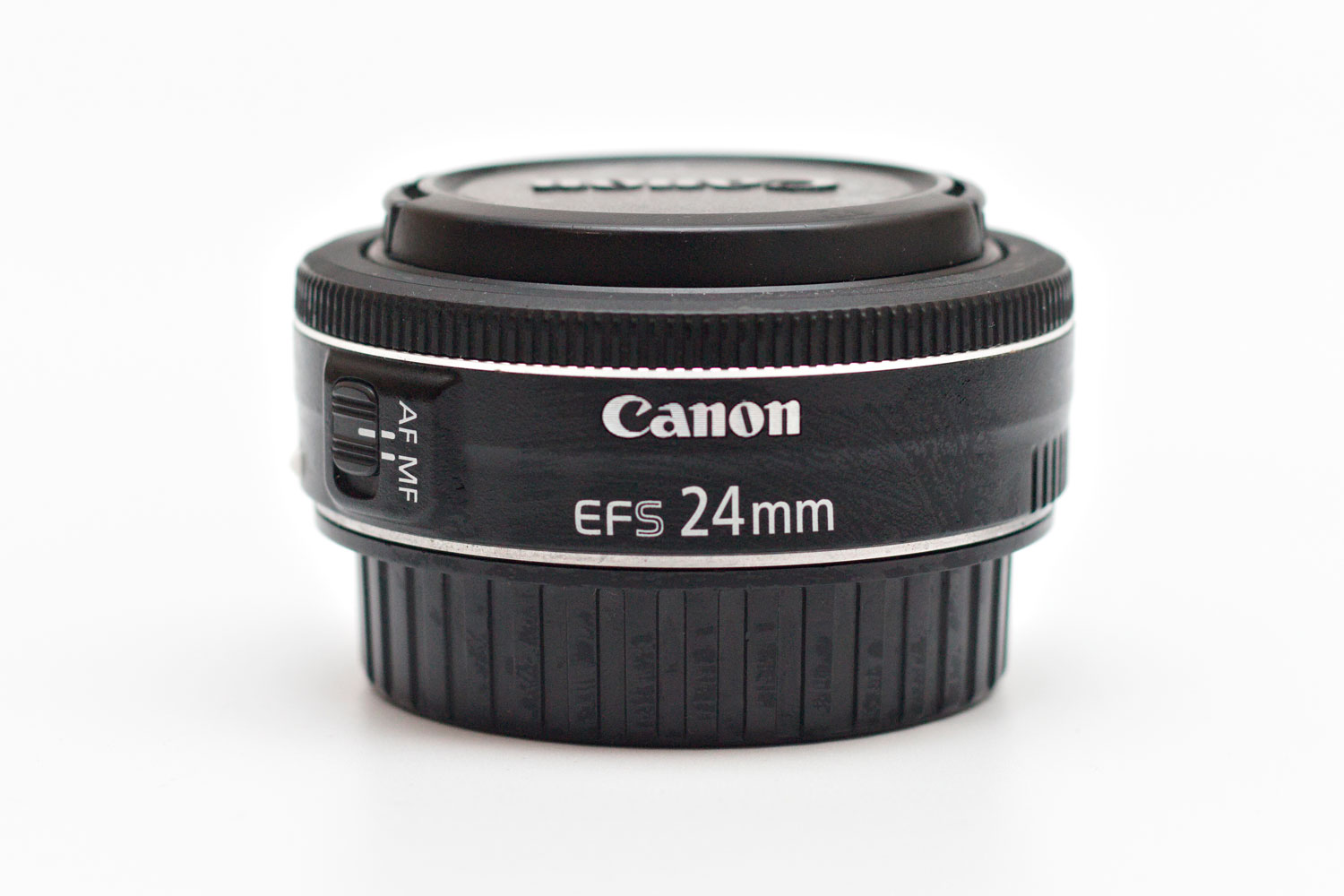 Billedet buer i siderne, når du fotografere med vidvinkel. men det er ikke voldsomt på en moderat brændvidde som 24 mm.