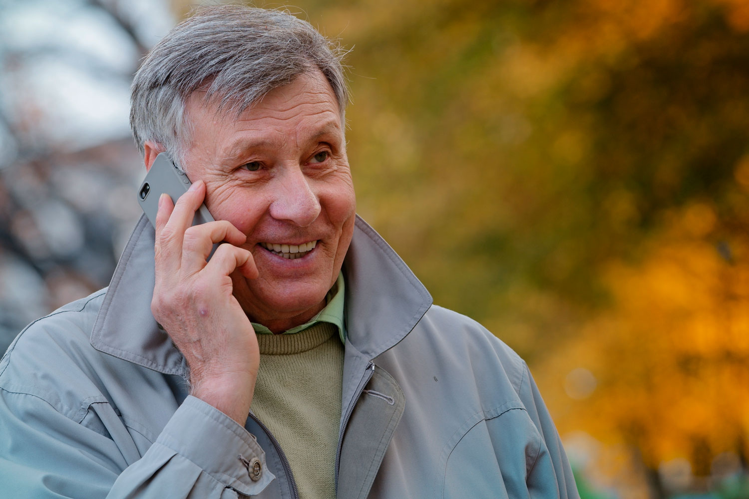 Tässä kuvakoossa huomio kiinnittyy kuvattavaan henkilöön.