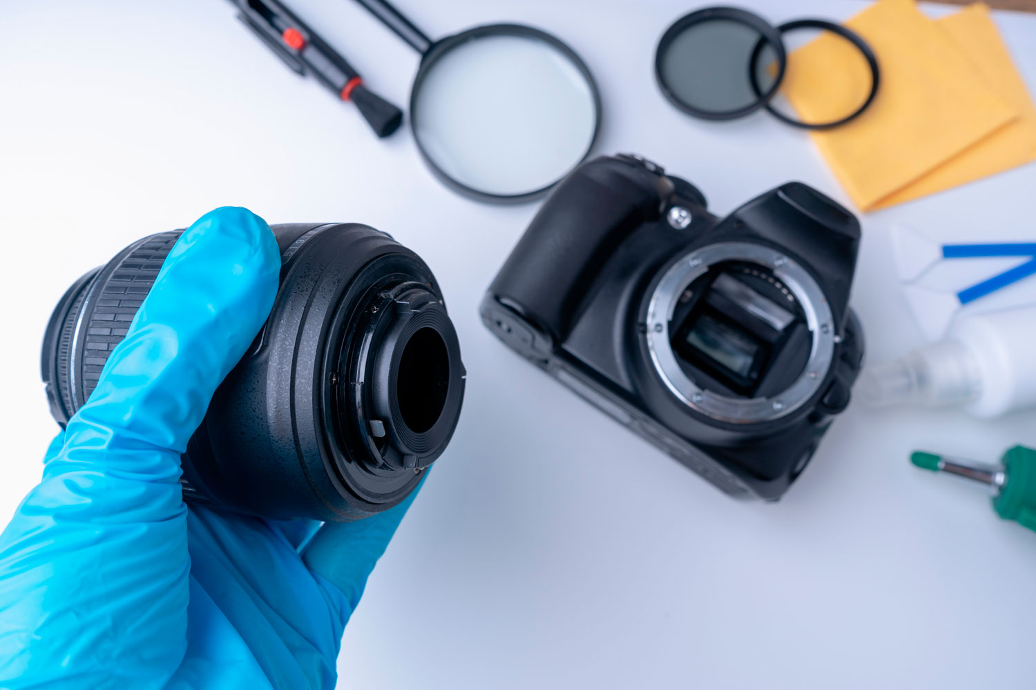 En skadad bildsensor eller ett felkalibrerat objektiv kan försämra bildkvaliteten.