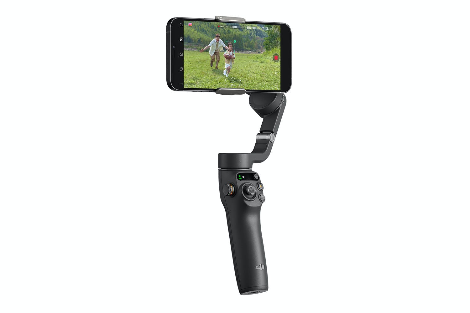 Puhelin kiinnitetään gimbaaliin magneetilla, ja DJI Mimo -sovelluksessa on erittäin hyvä päivitetty jäljitystoiminto, joka pystyy esimerkiksi seuraamaan kasvoja – myös silloin, kun henkilö kääntää pään sivuun tai kääntyy selin. 