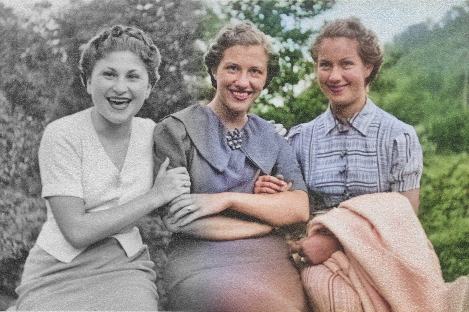 Splitbillede mellem sort-hvid og farvelagt.