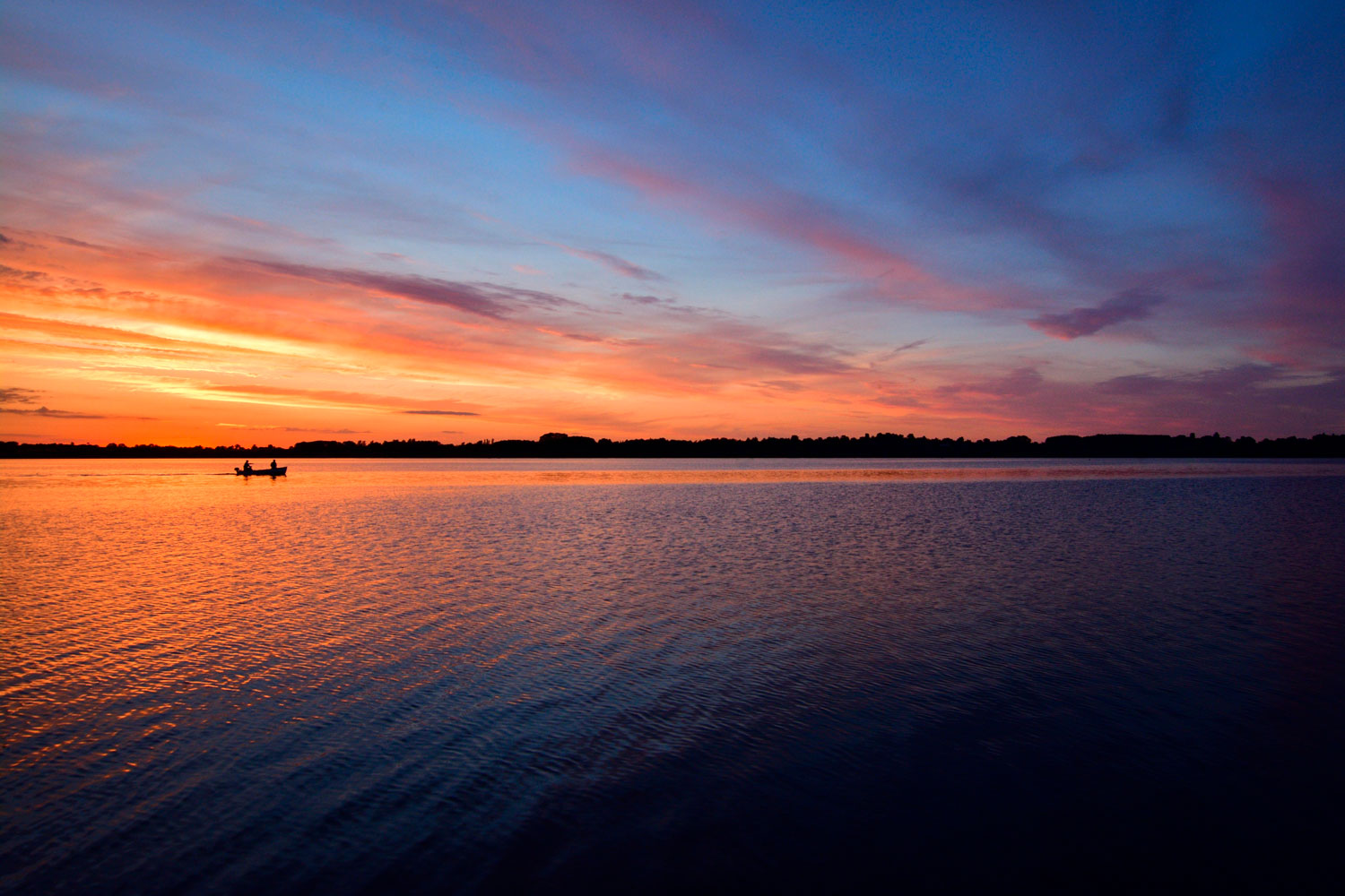 Ved kysten er der ofte frit udsyn til det flotte fænomen.