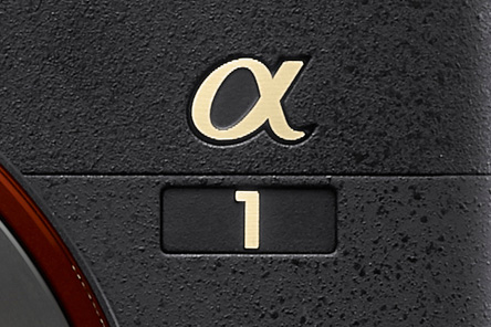 Alfa-tecken på en Sony-kamera.
