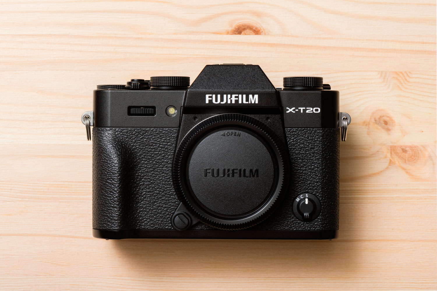 Budgetvänliga systemkameror är ofta mer kompakta än de dyrare modellerna, eftersom de använder mindre bildsensorer.