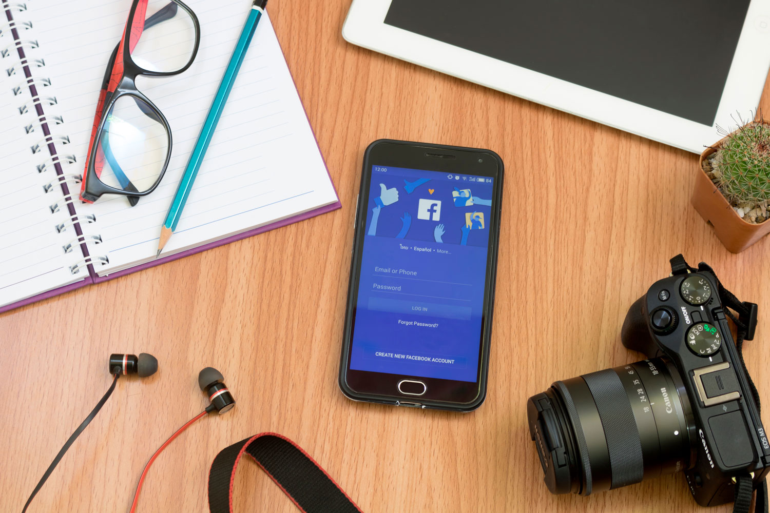 Käytä sovellusta siirtääksesi kuvat kamerasta puhelimeen.