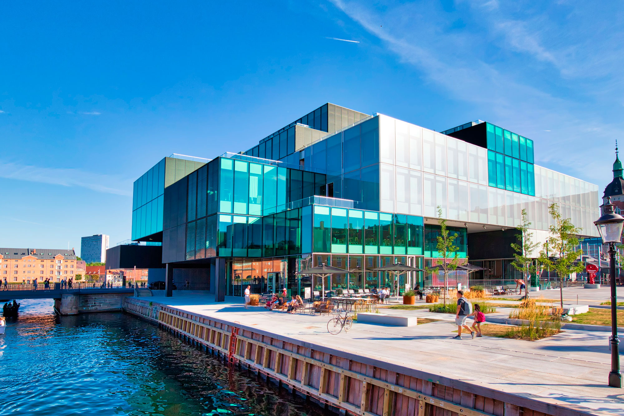 En perfekt plats att börja din fotopromenad är Blox med Dansk Arkitektur Center. 