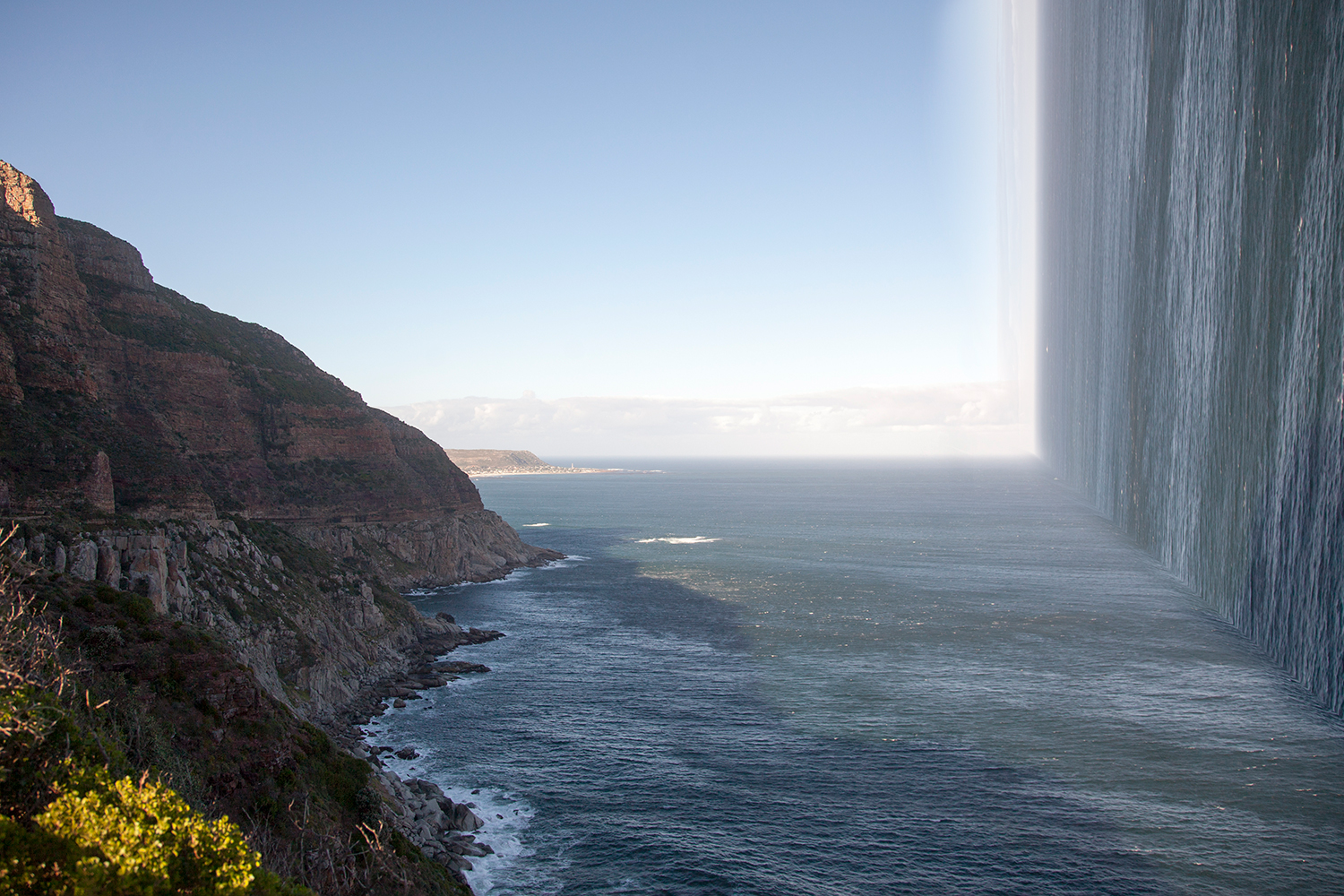 Landskapsbild där vattnet fortsätter upp till himlen 