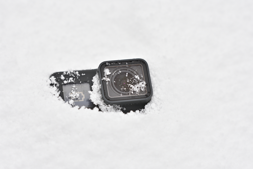 Actionkamera helt dækket til med sne. fotoudstyr