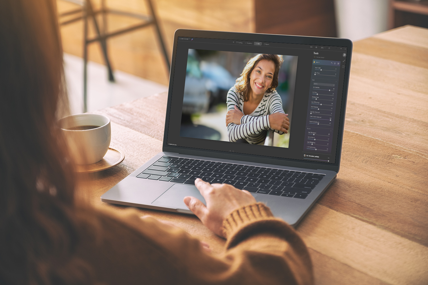 Luminar AI kannettavassa tietokoneessa