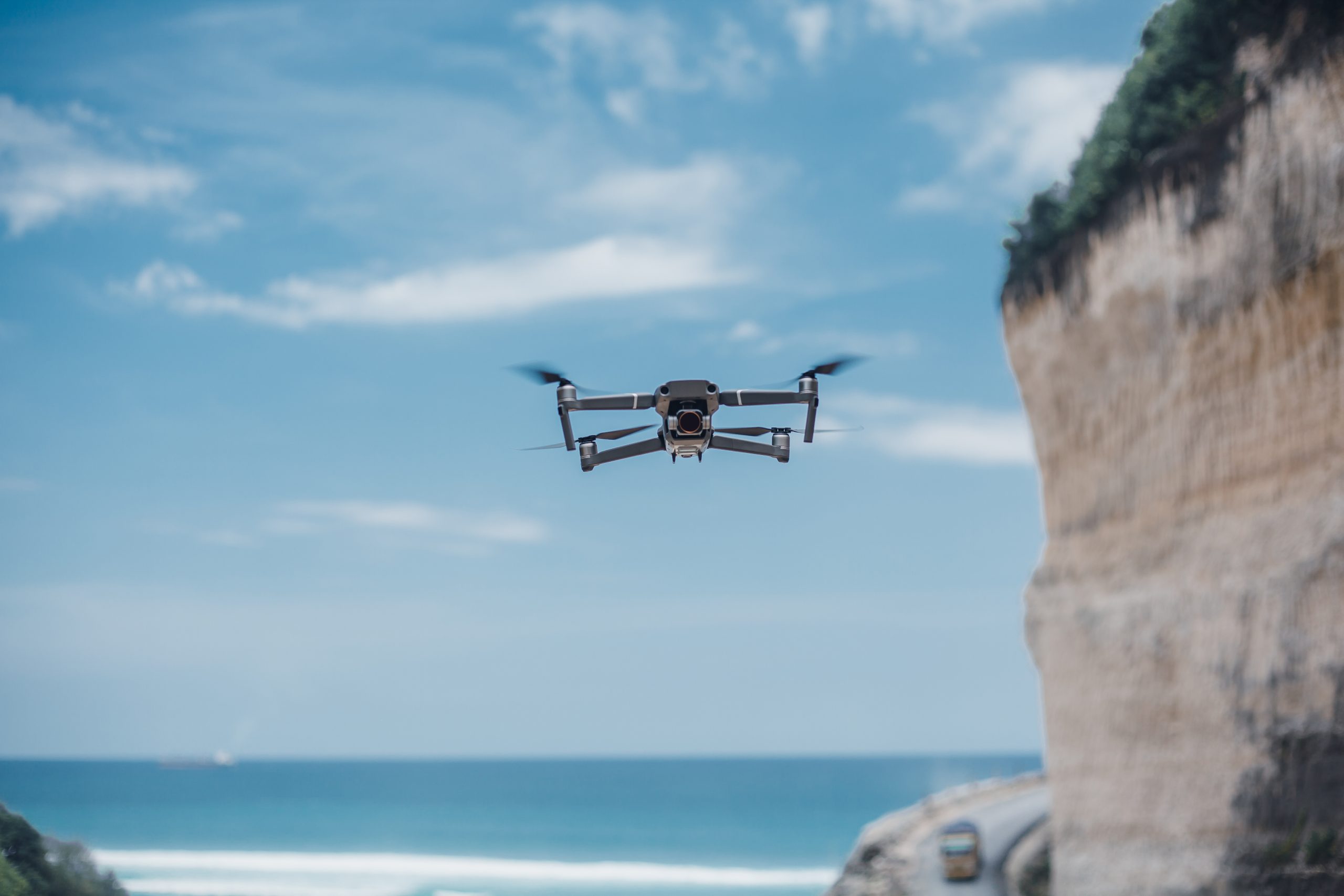 Billede af drone i luften.