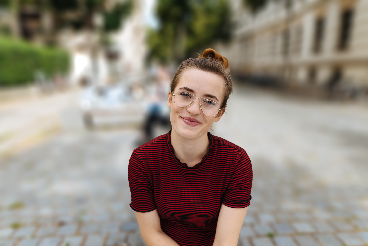 Portrett med uskarp bakgrunn