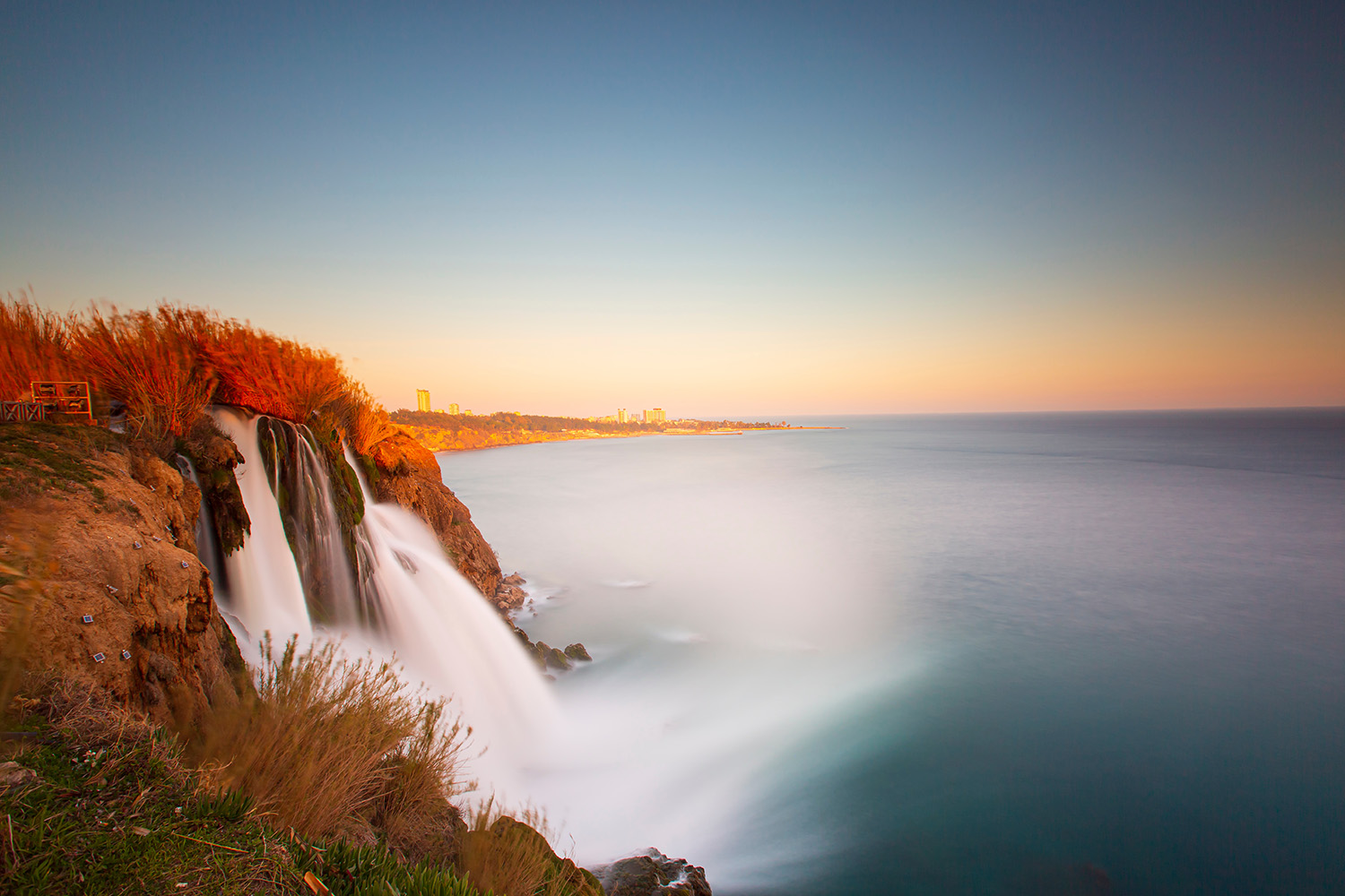 Foss fotografert med lang lukkertid