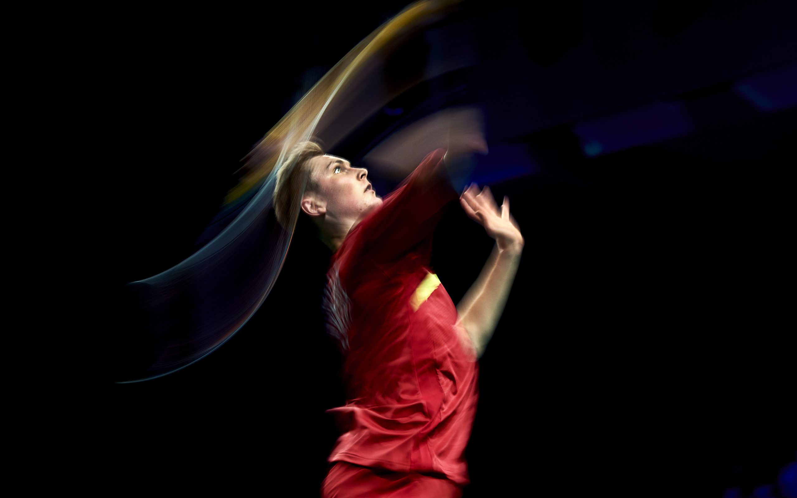 Viktor Axelsen spelar badminton. 