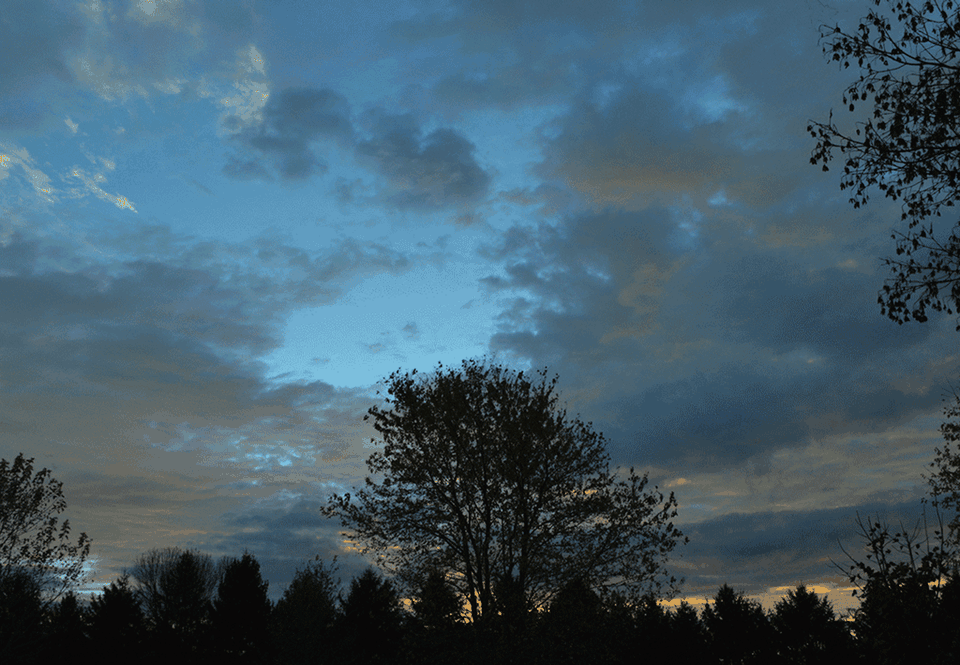 En gimbal med mobiltelefon spelar in timelapse.