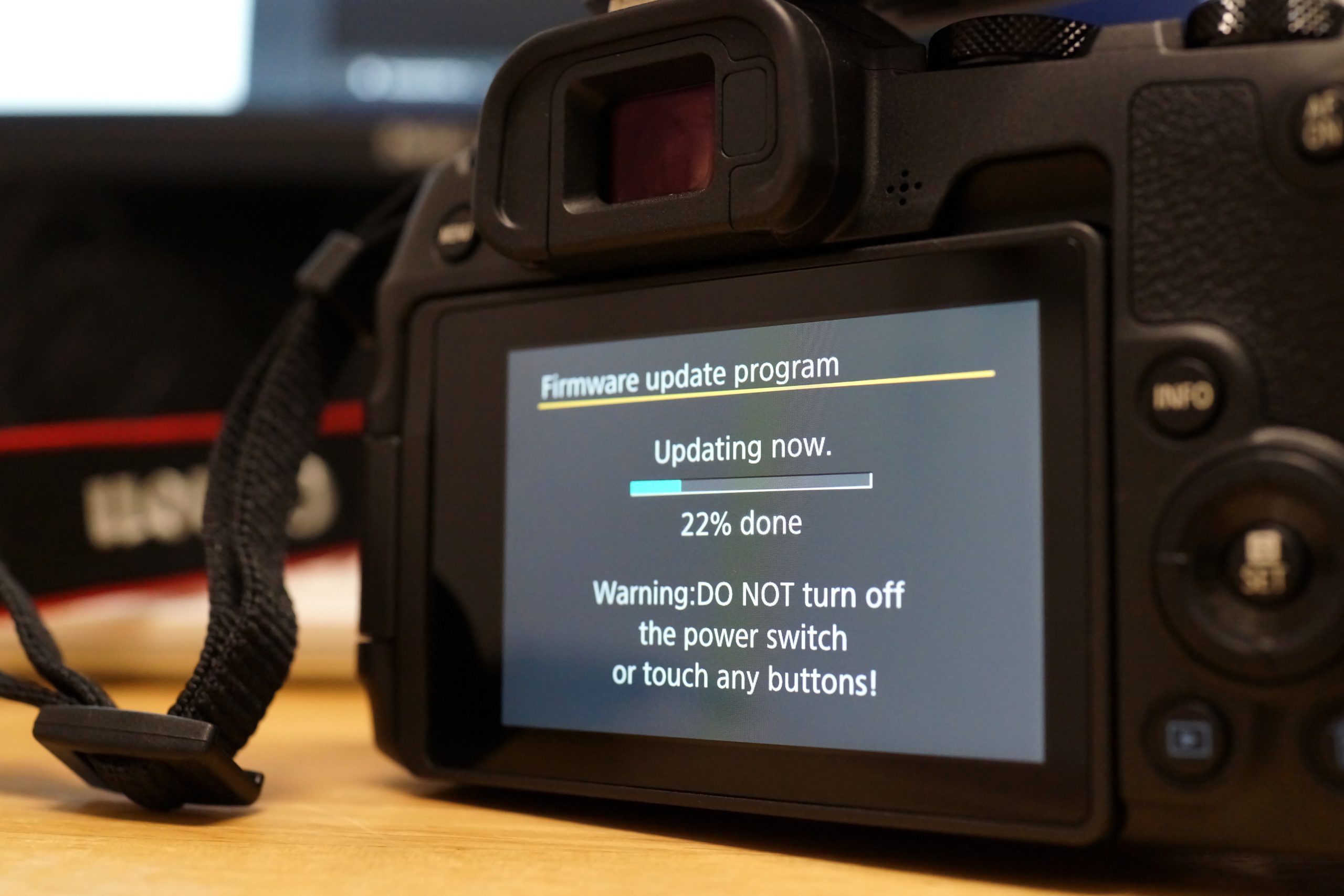 Kamera uppdaterar firmware.