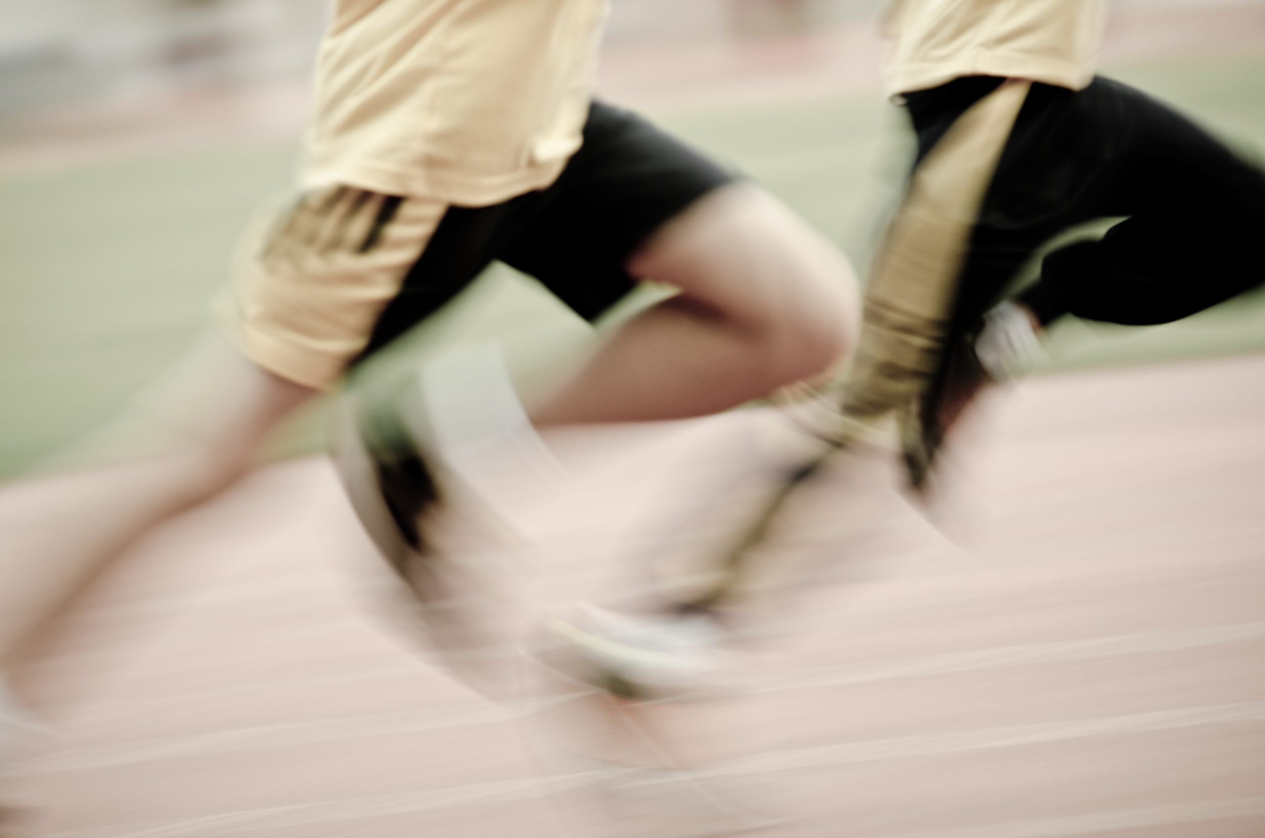 juoksijoiden sumentuneet jalat