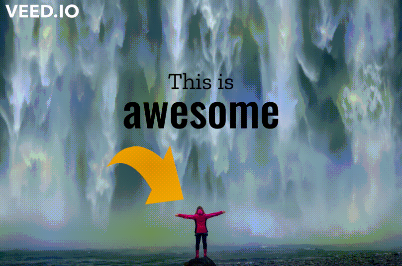 GIF kvinde står foran vandfald.