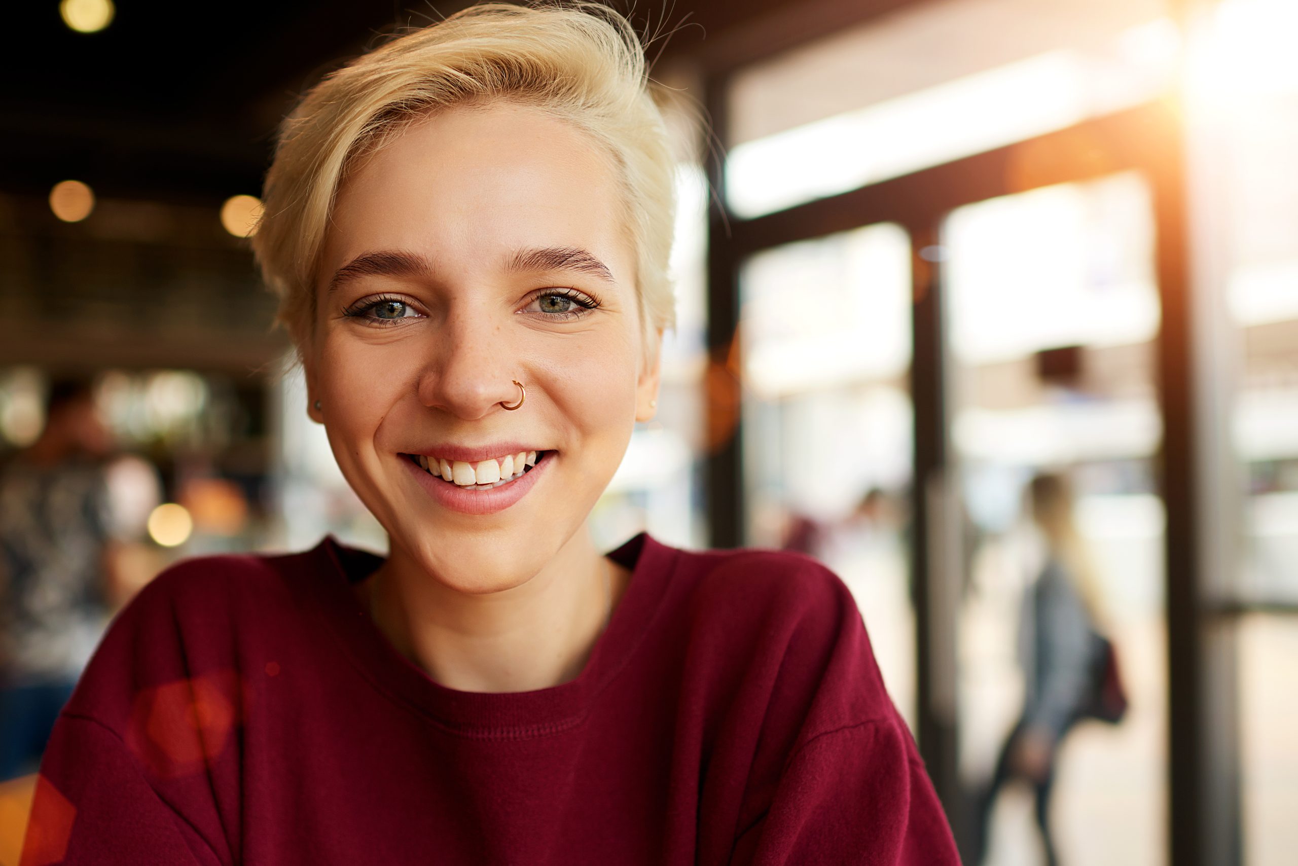 Paranna puhelimen kuvien kirkkautta