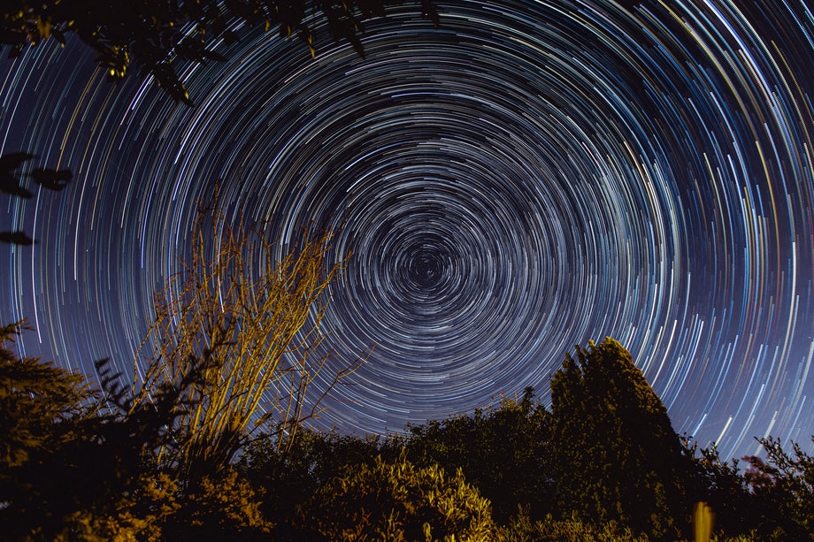 Tähtien radat pyörivät Pohjantähden ympärillä