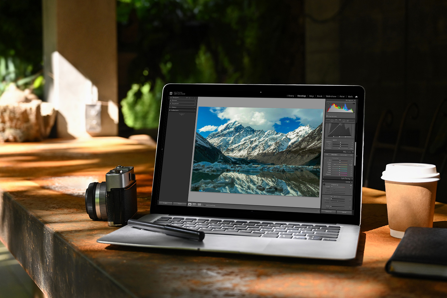 Datamaskin med Lightroom.