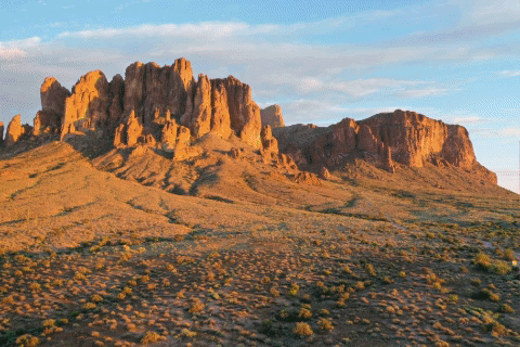 Bjerglandskab skifter årstid. 
