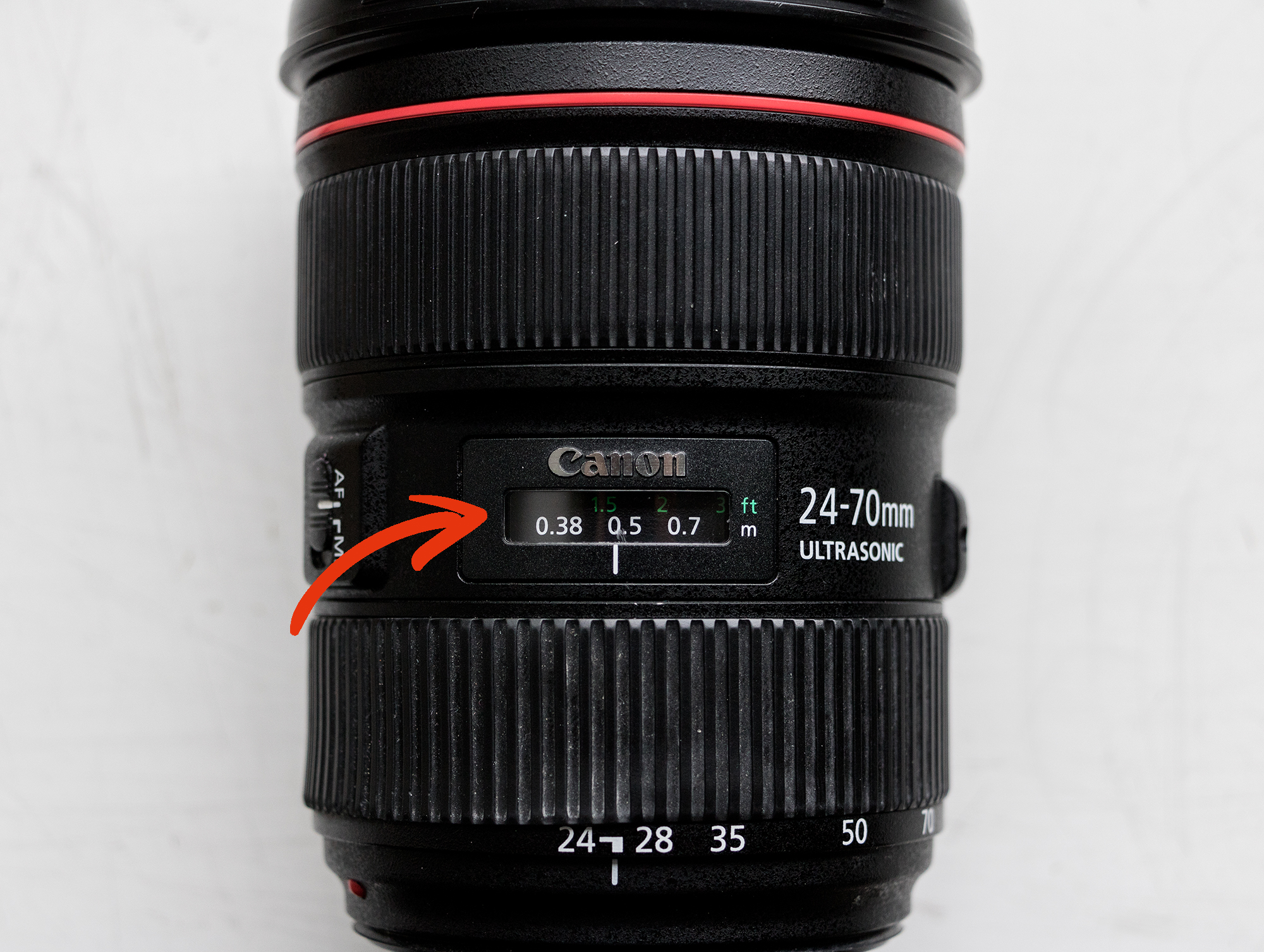 Närbild av Canons zoomobjektiv 24-70mm L