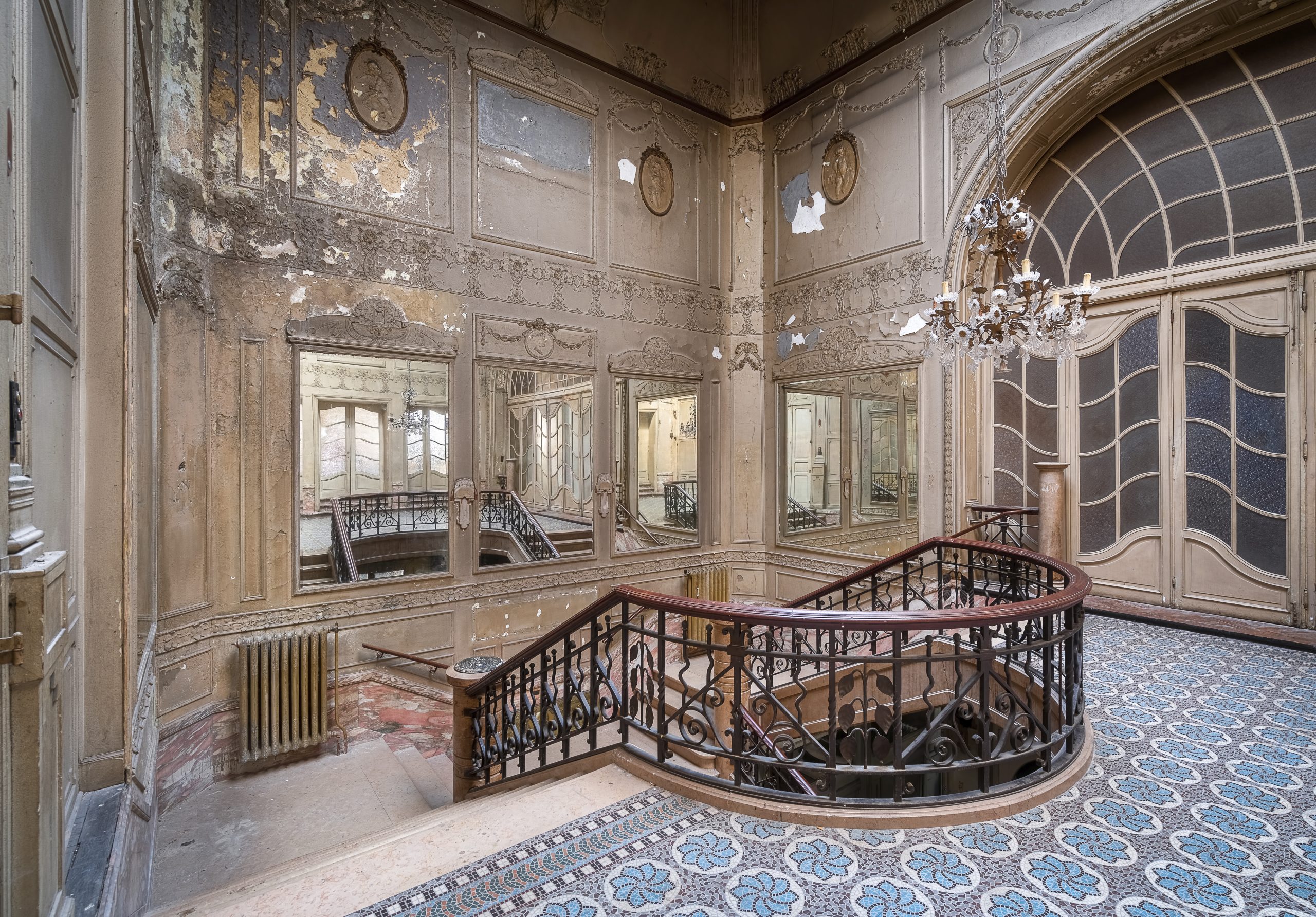 Kuva hylätystä teatterista Bulgariassa