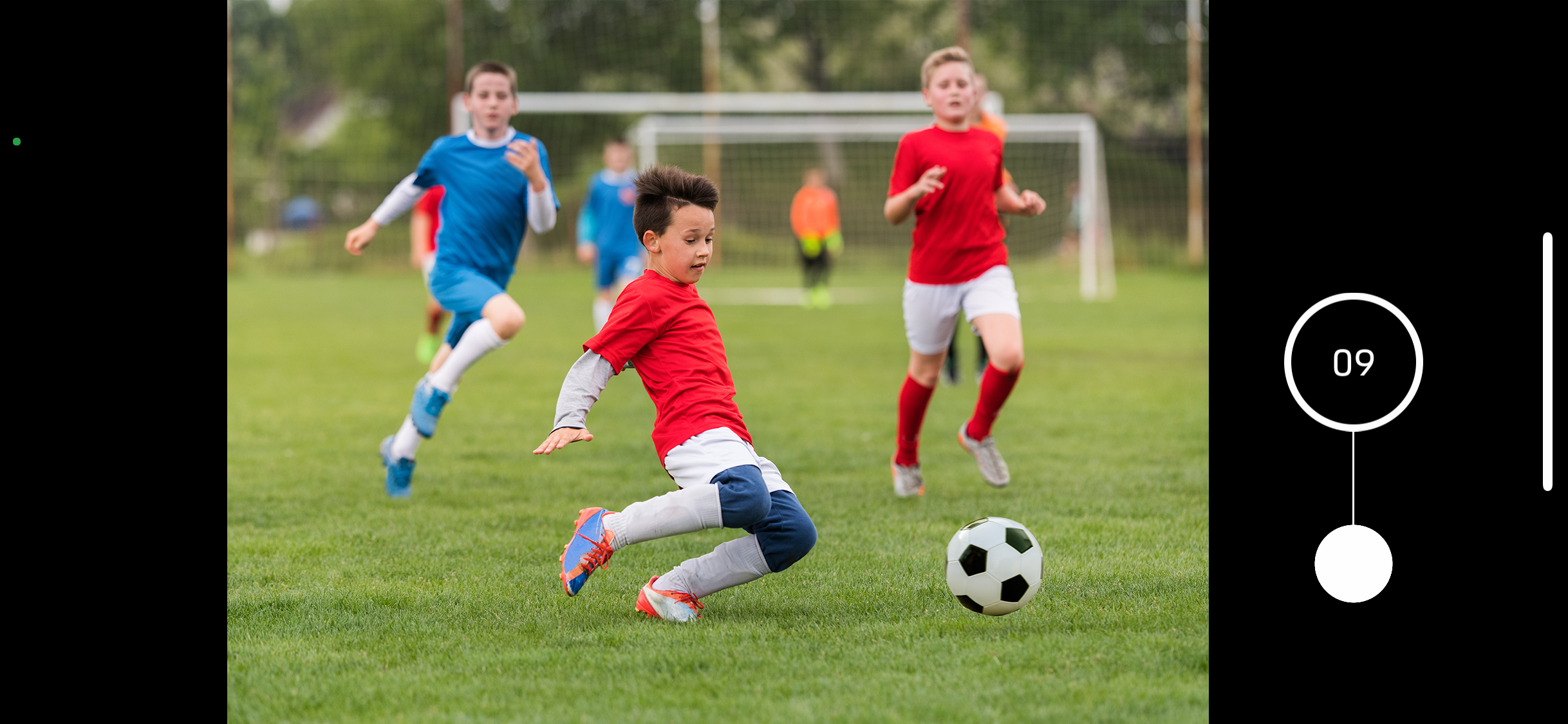 Iphone-skjerm der vi ser gutt som spiller fotball