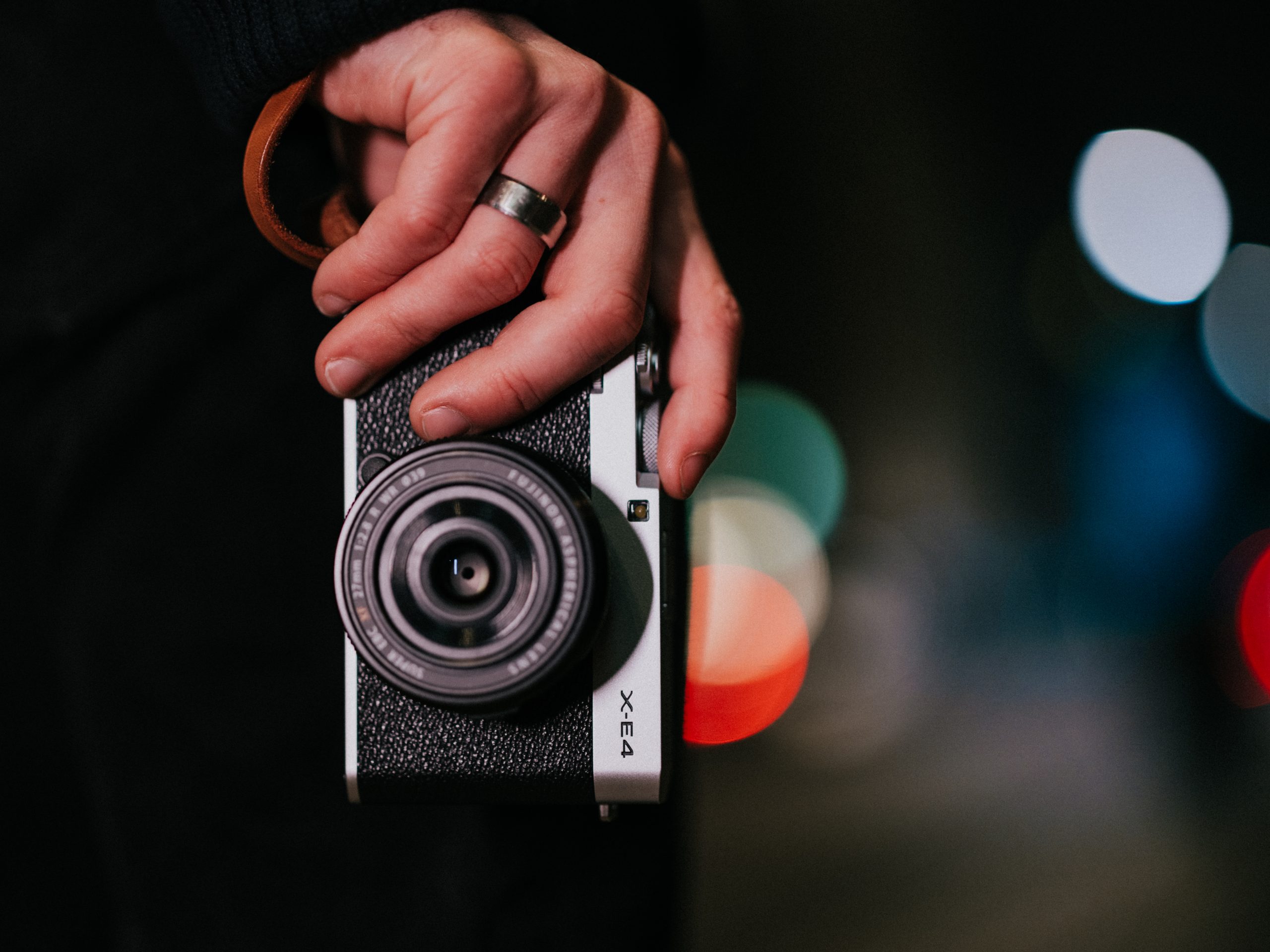 Uusi kompakti järjestelmäkamera Fujifilm X-E4