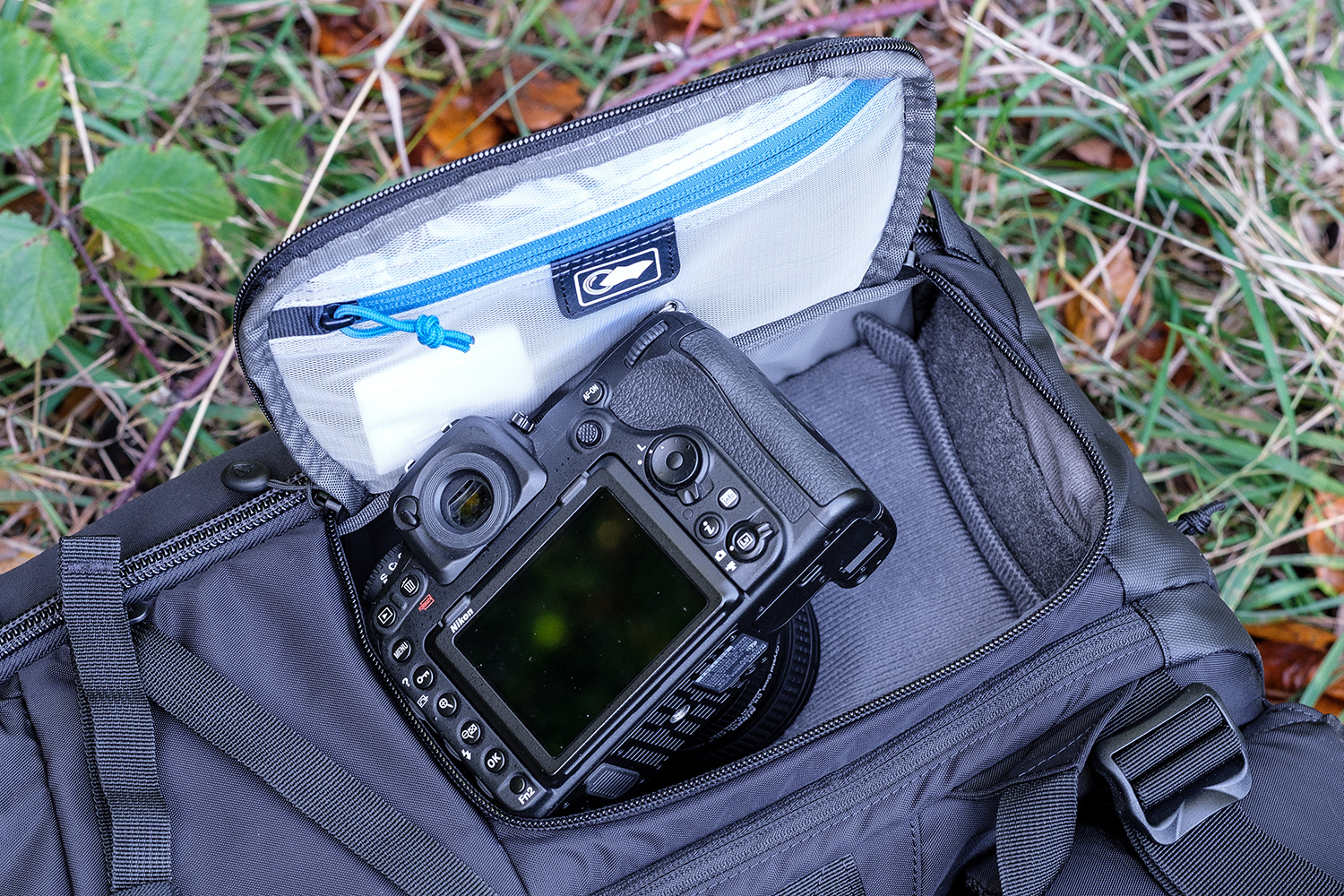 Kamera i fotorygsæk.