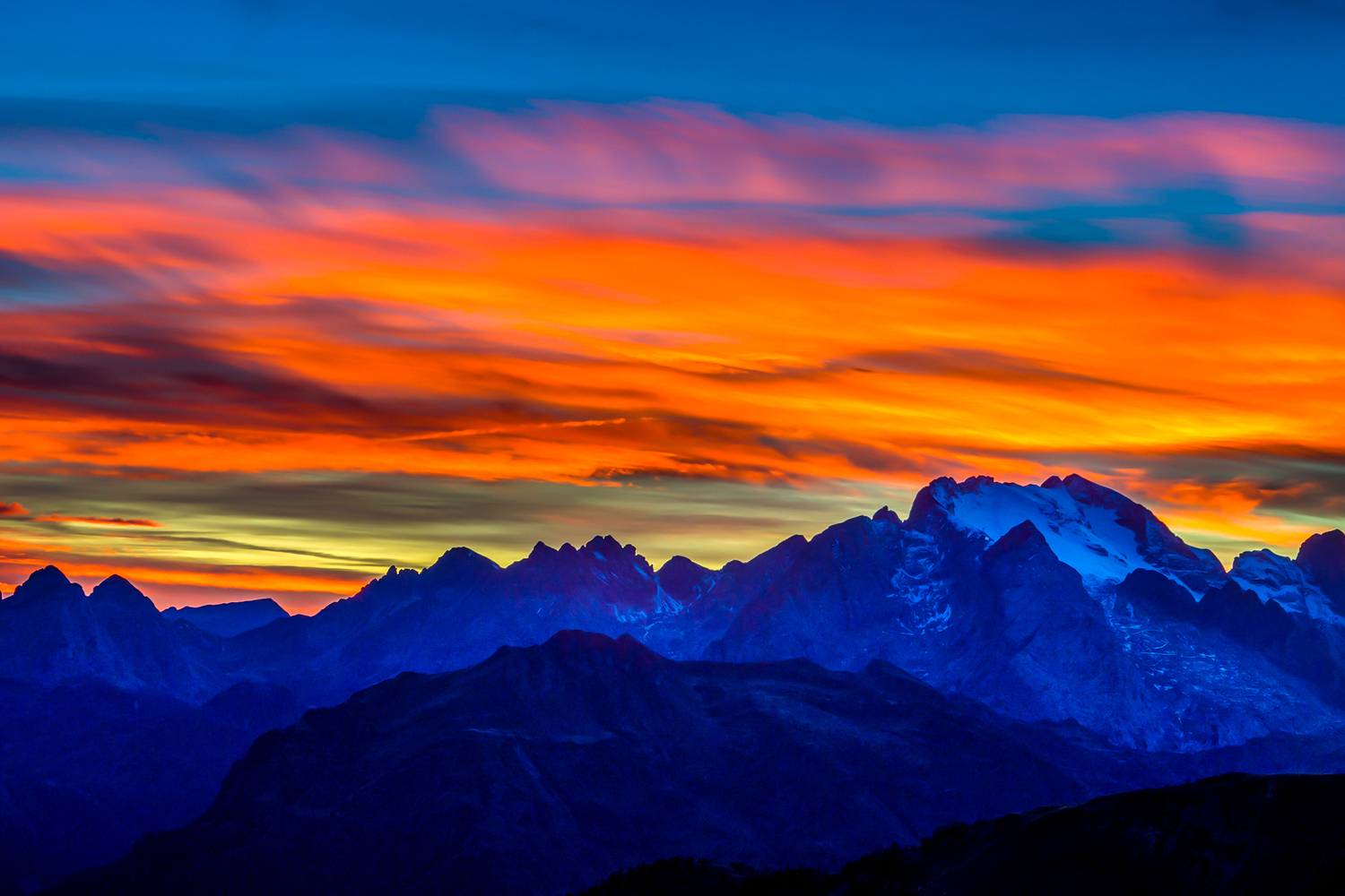 Solnedgang over fjell
