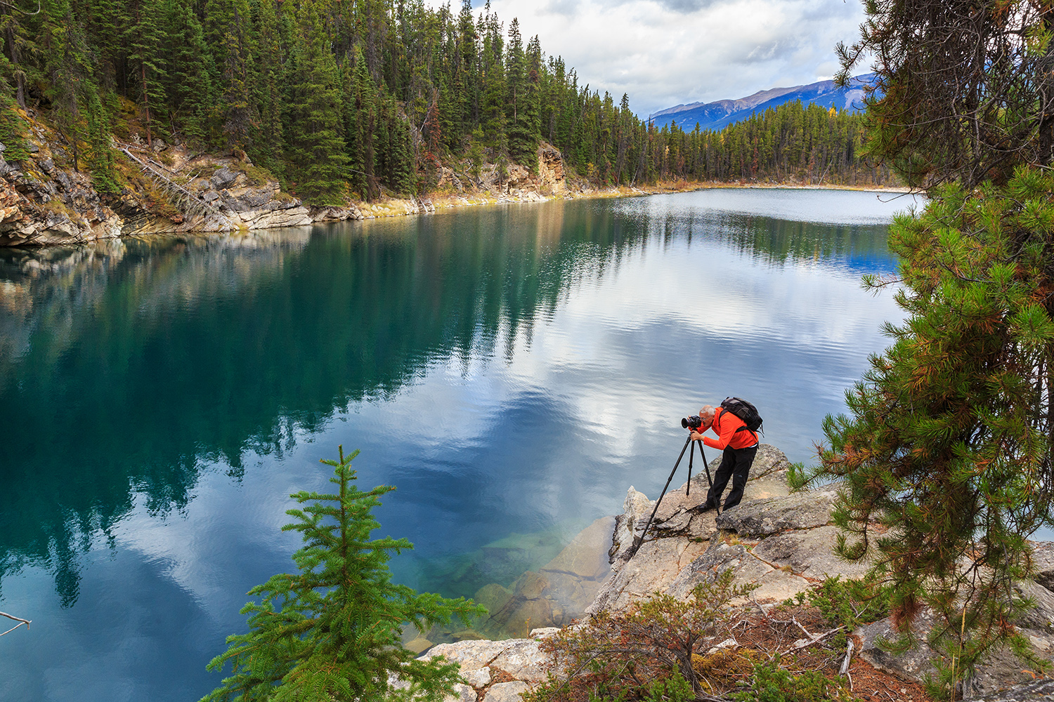 Fotograf ute i naturen