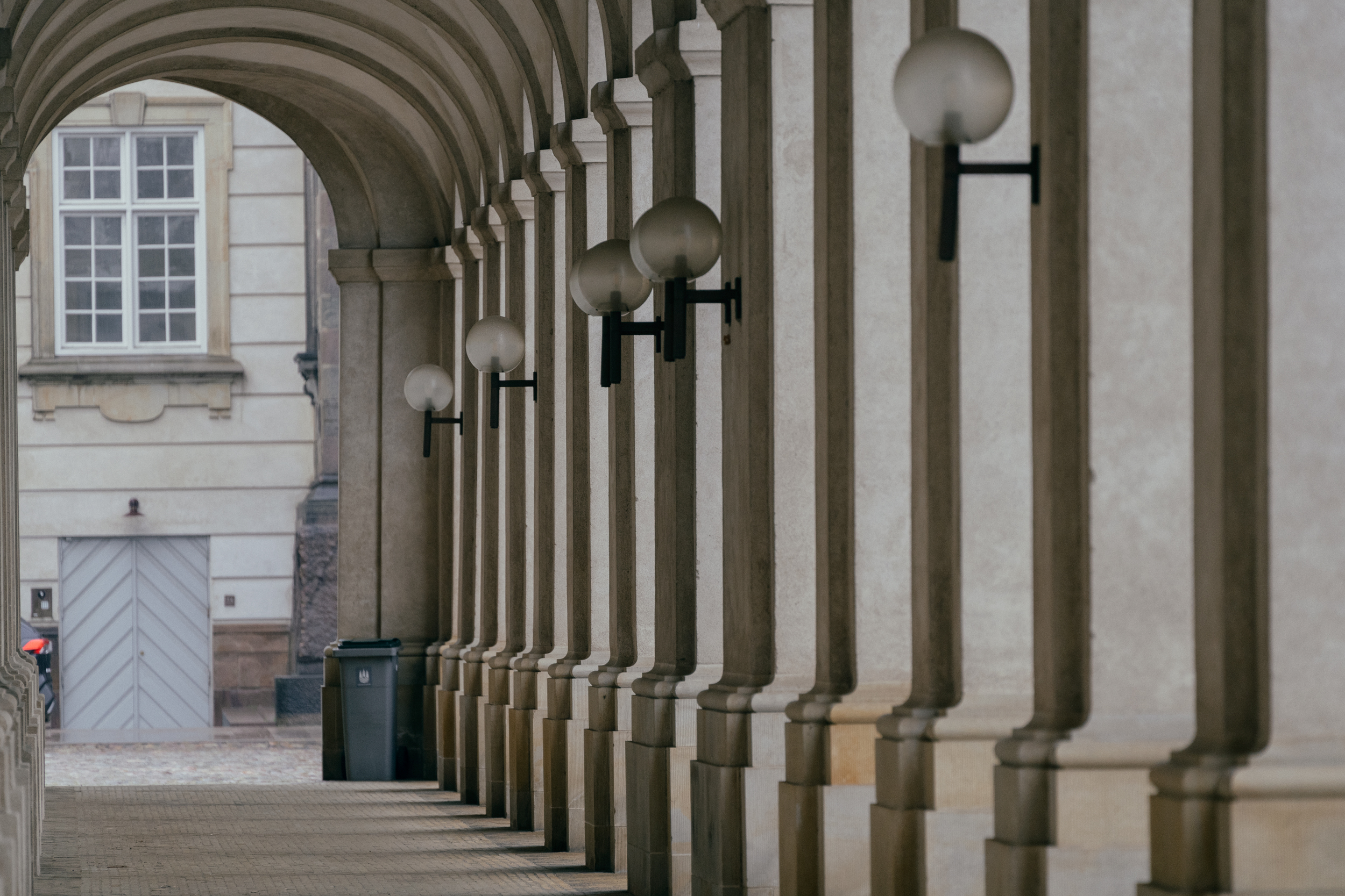 Pylväikkö kuvattuna telellä