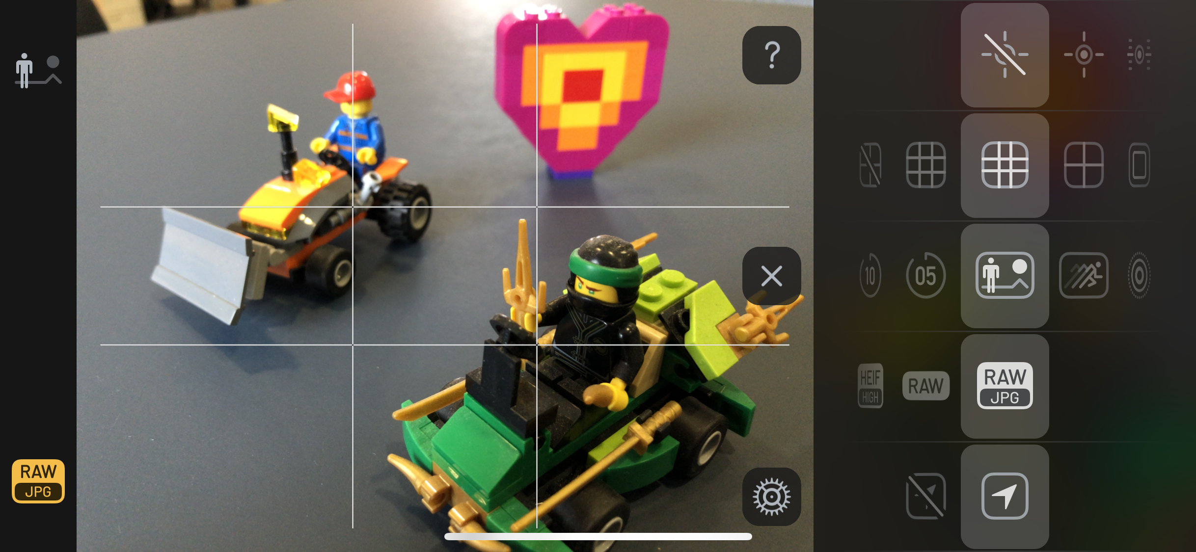 Det går att fotografera i både råformat och jpeg med Camera-M