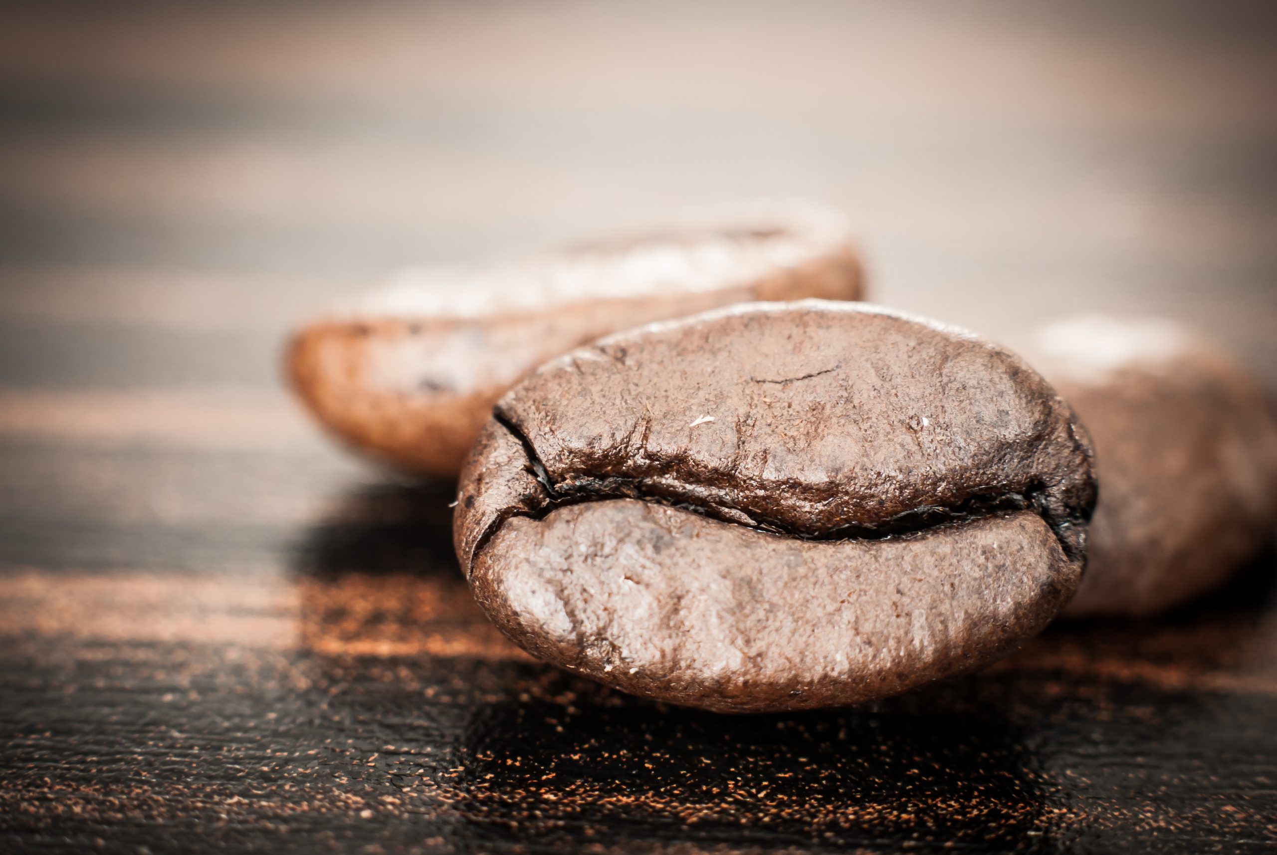 kaffebønner fotograferet helt tæt på