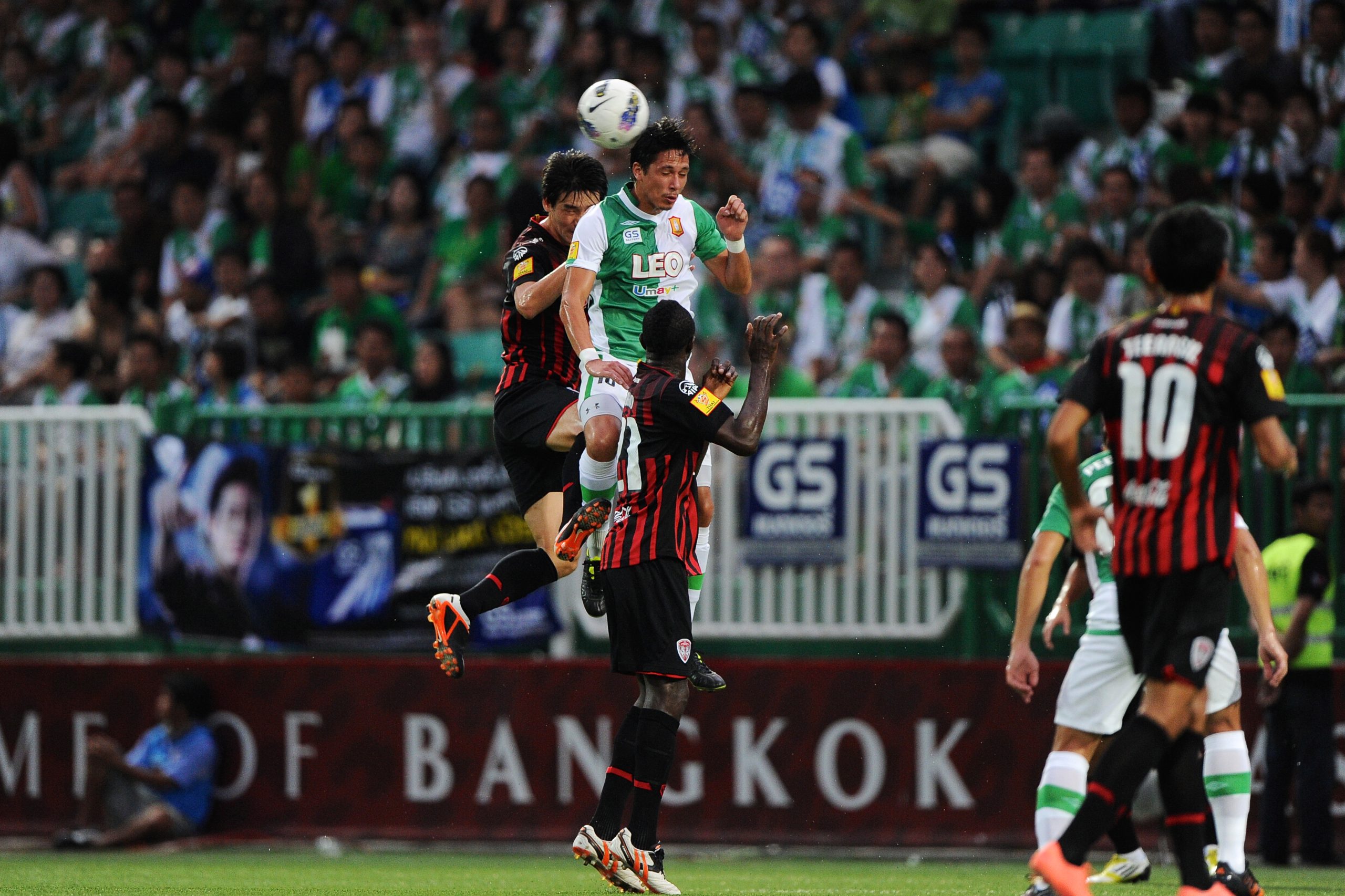 Hovedstødsduel i en fodboldkamp