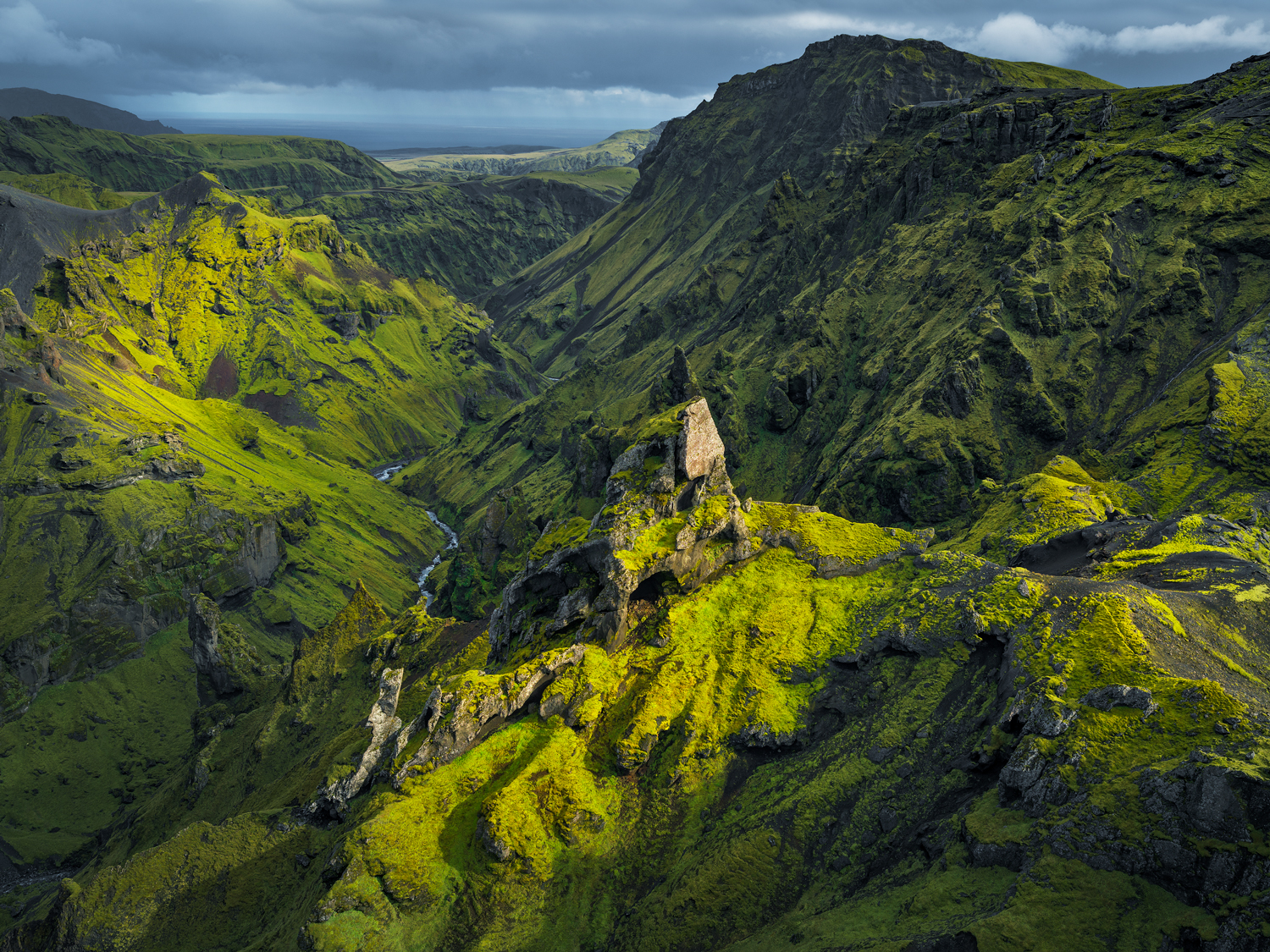 Maisemakuvia Islannin Myrdalsjökullin rotkosta.