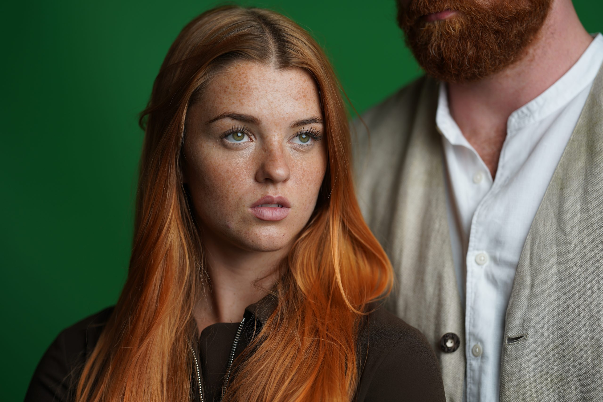 Porträtt av rödhårig modell