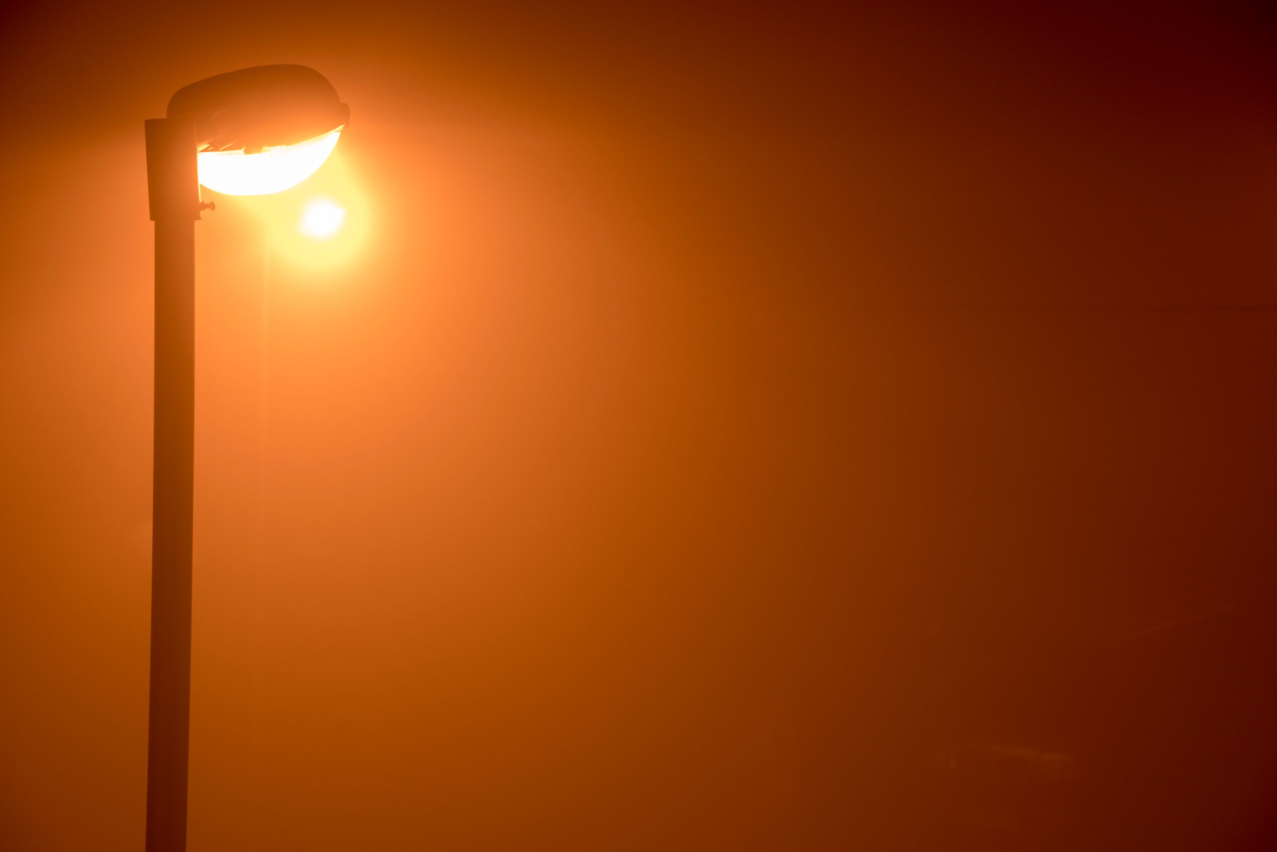 Gatlykta med gult sken