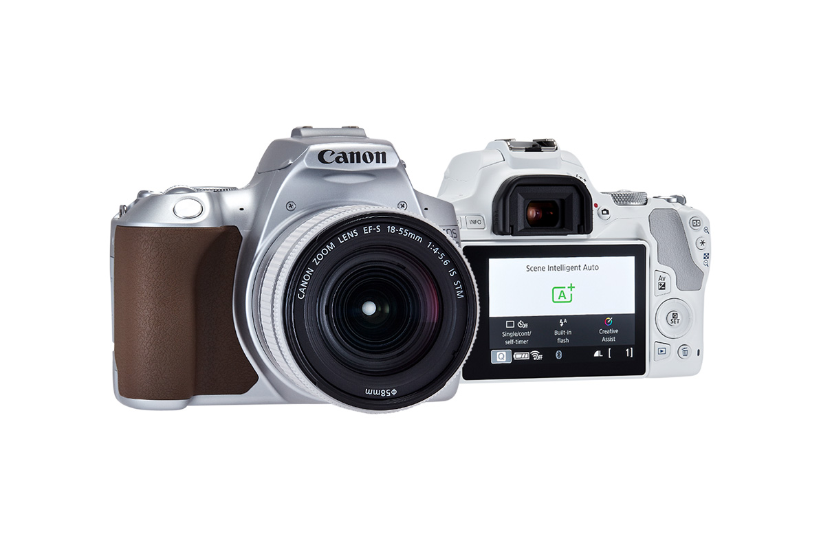 Canon EOS 250D framifrån och bakifrån