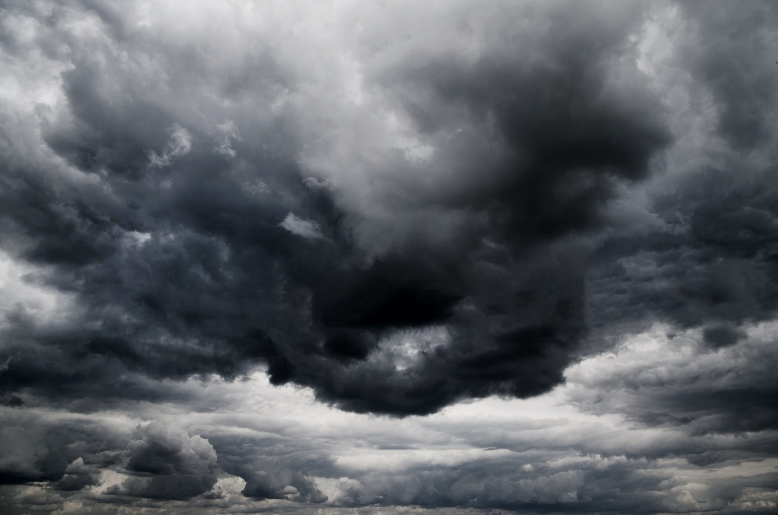 Bild av hotfulla moln