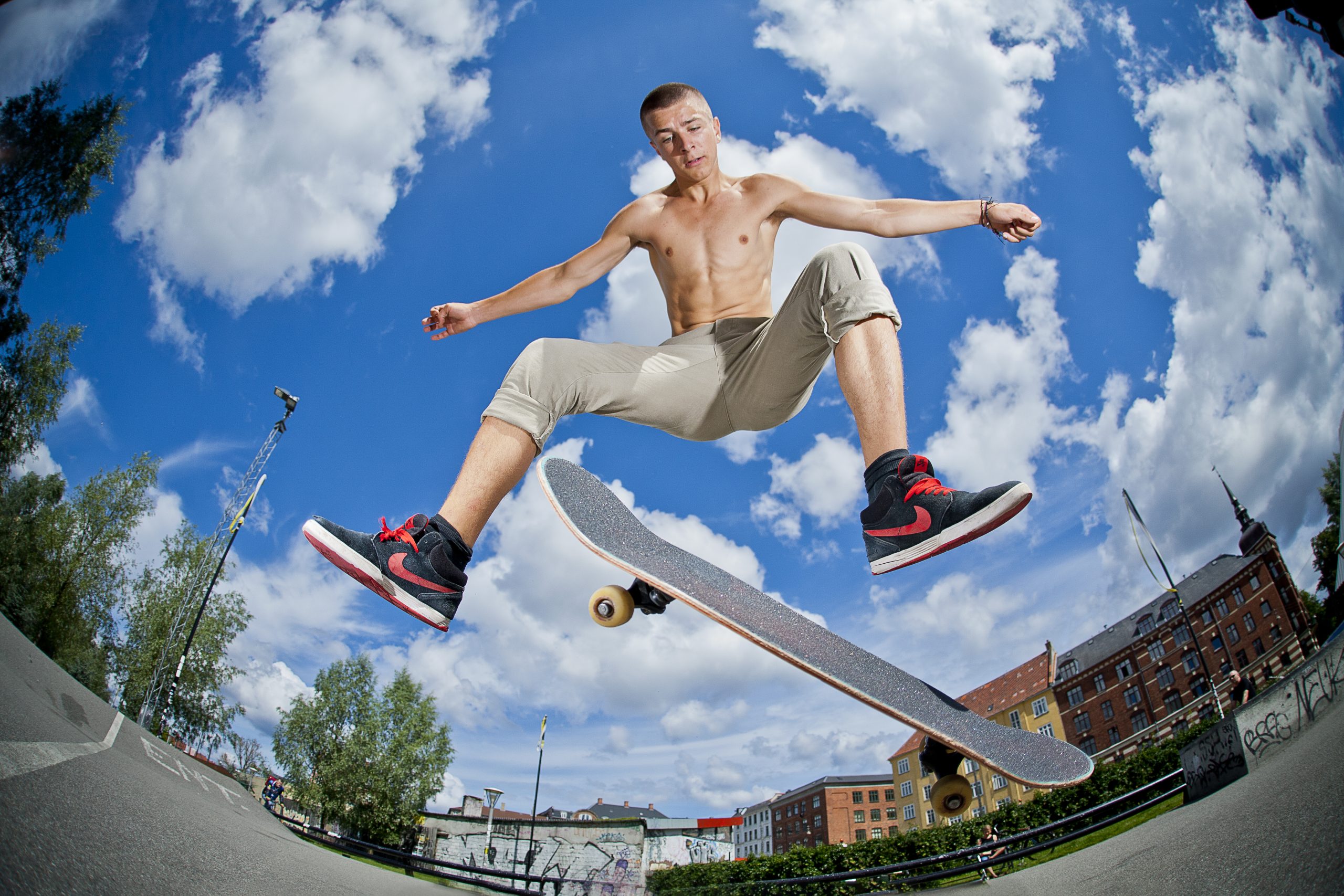 Skateboardåkare actionfoto