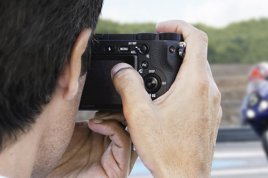 Læg fokus med fingeren på skærmen