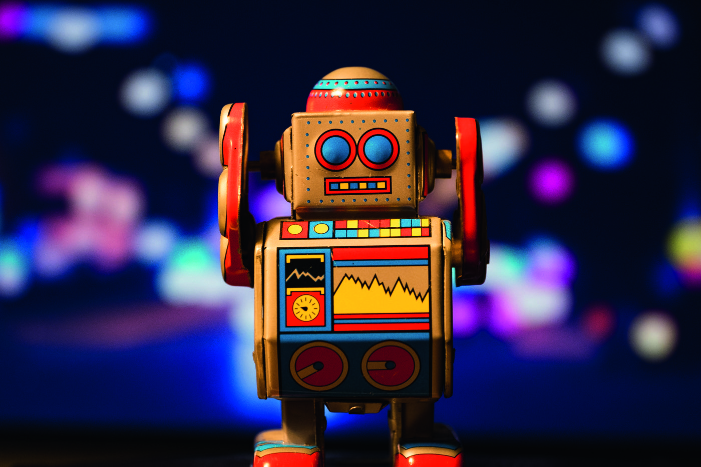 Robot foran sløret bakgrunn