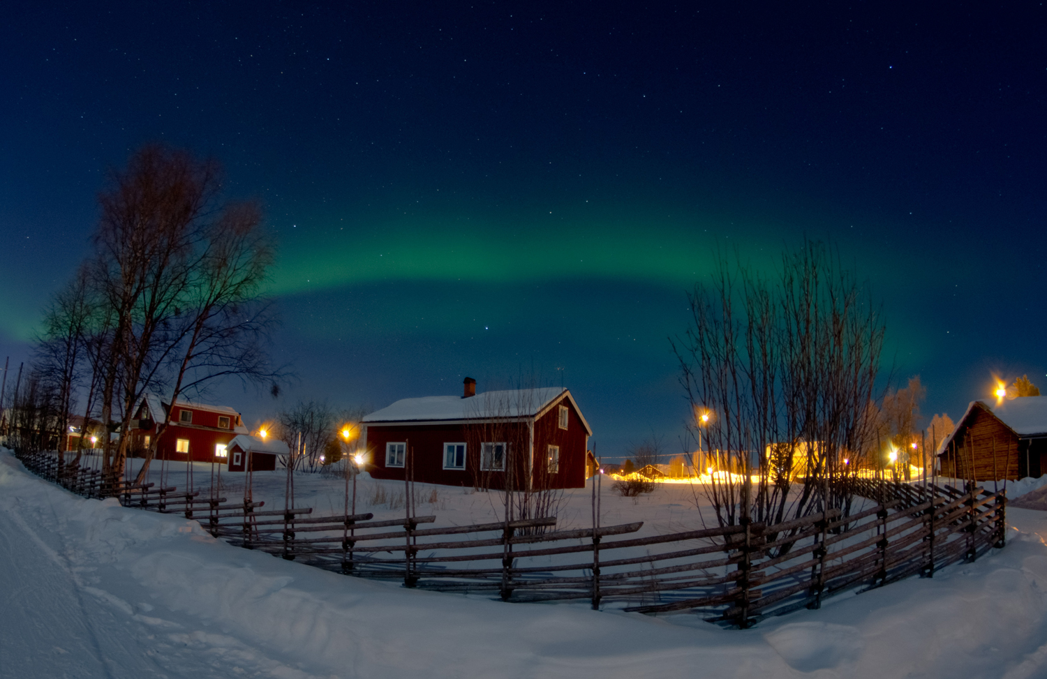 Nordlys foto med vidvinkel. Du kan fotografere nordlys i Danmark.