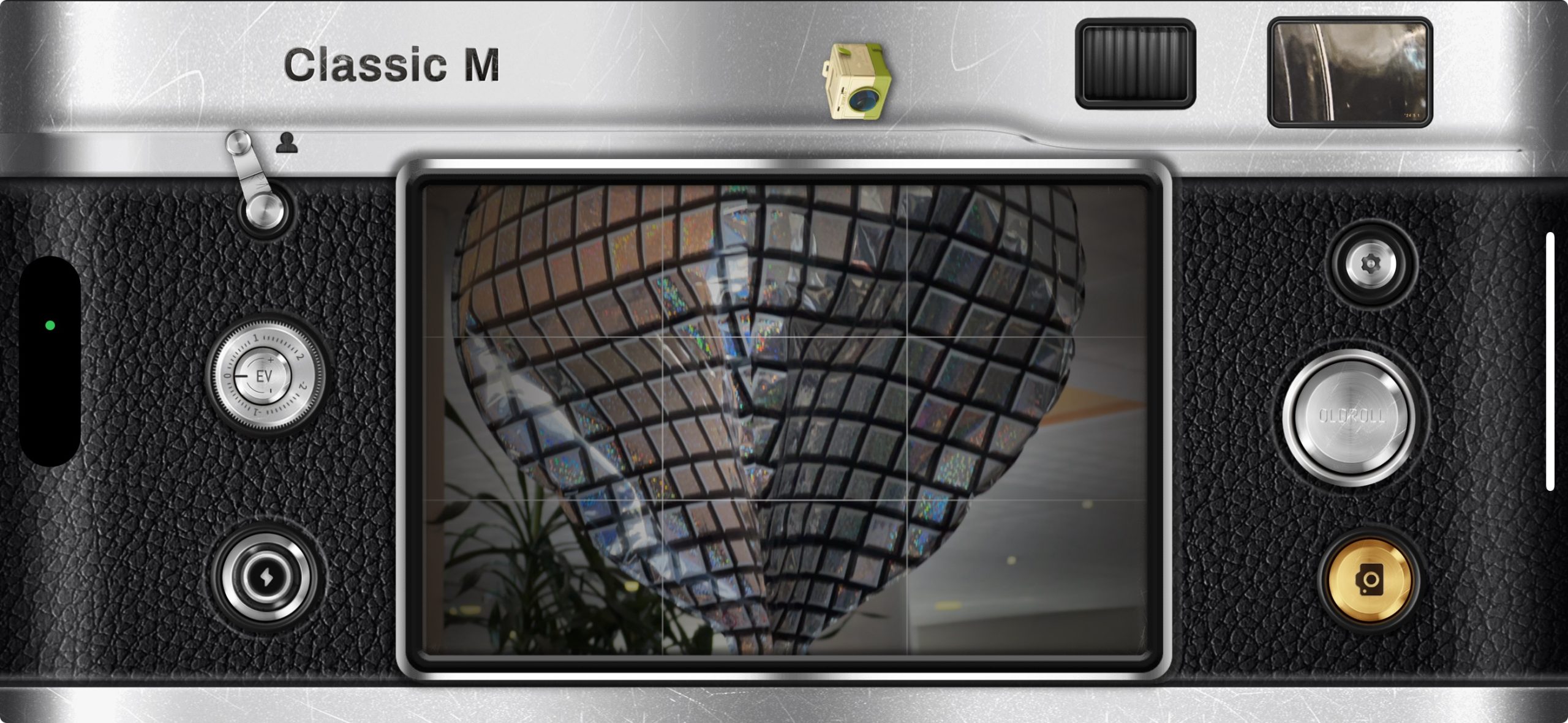 Betjeningen er nøje efterlignet på det gamle analogkamera, der her er efterlignet.