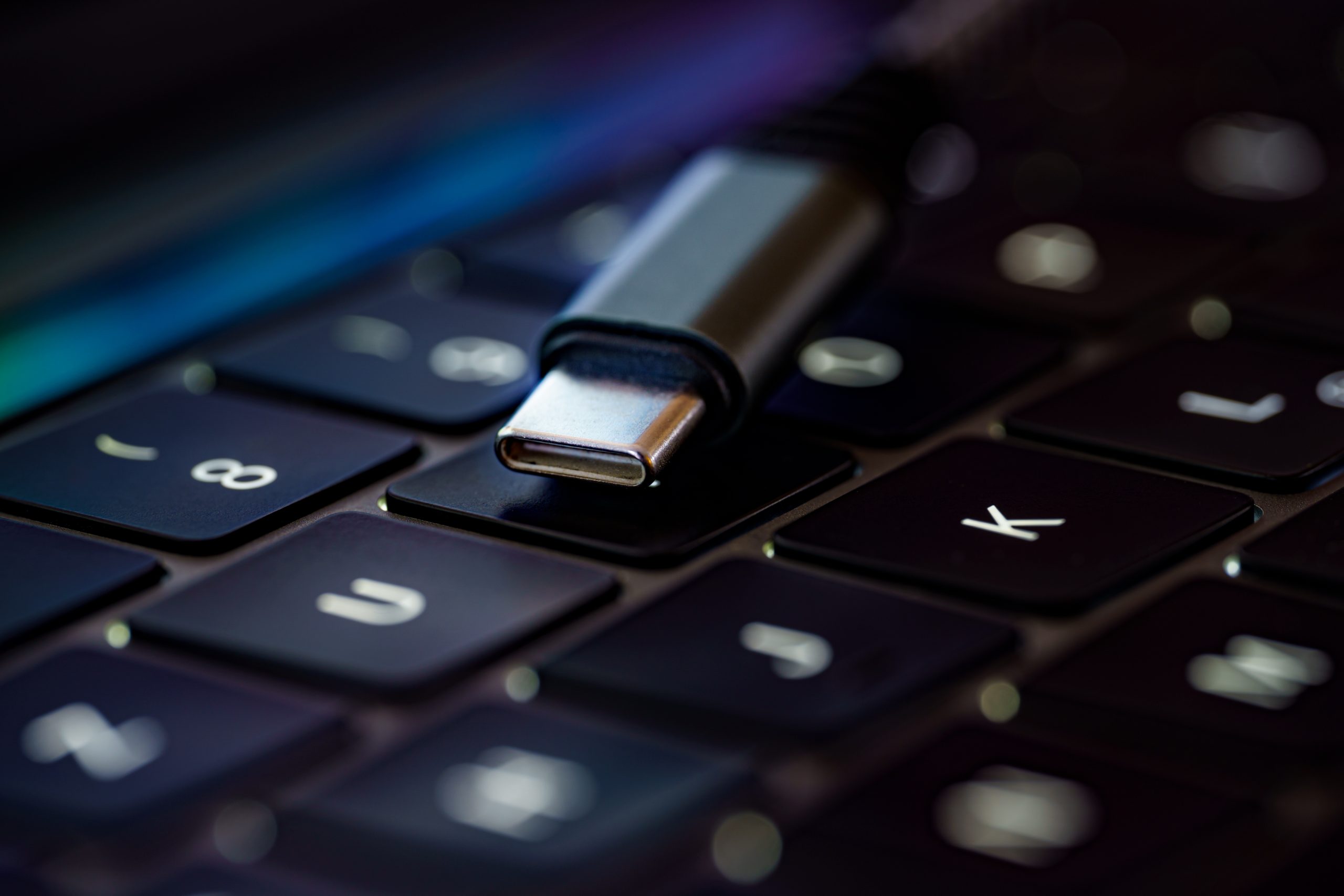 USB-C-stik på en computer