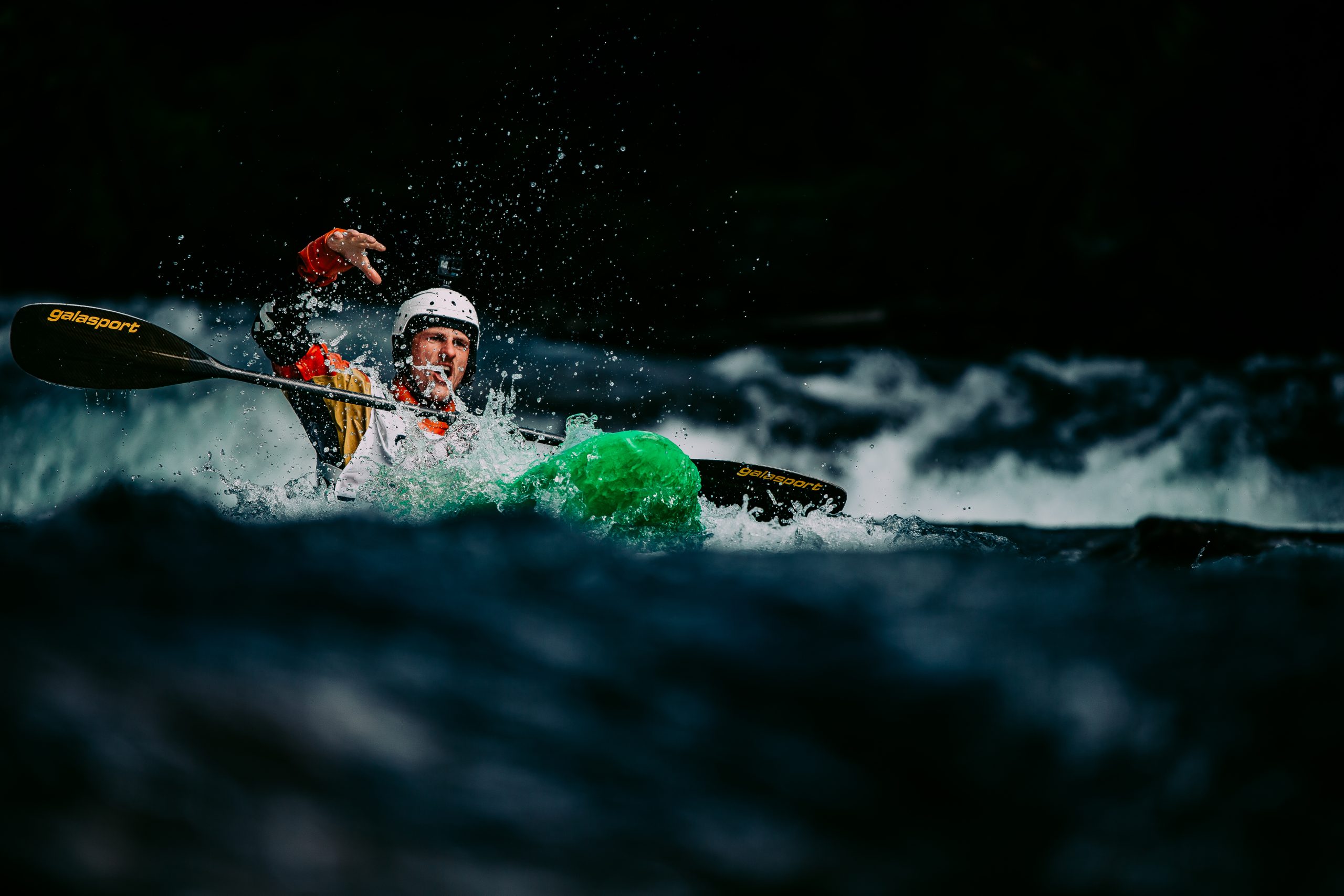 Kaisa Tiivel foto af mand i kajak.